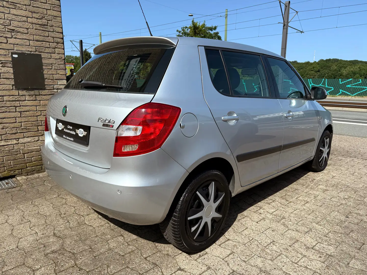 Skoda Fabia 1.6 Automatik Ambiente Automatik Grau - 2