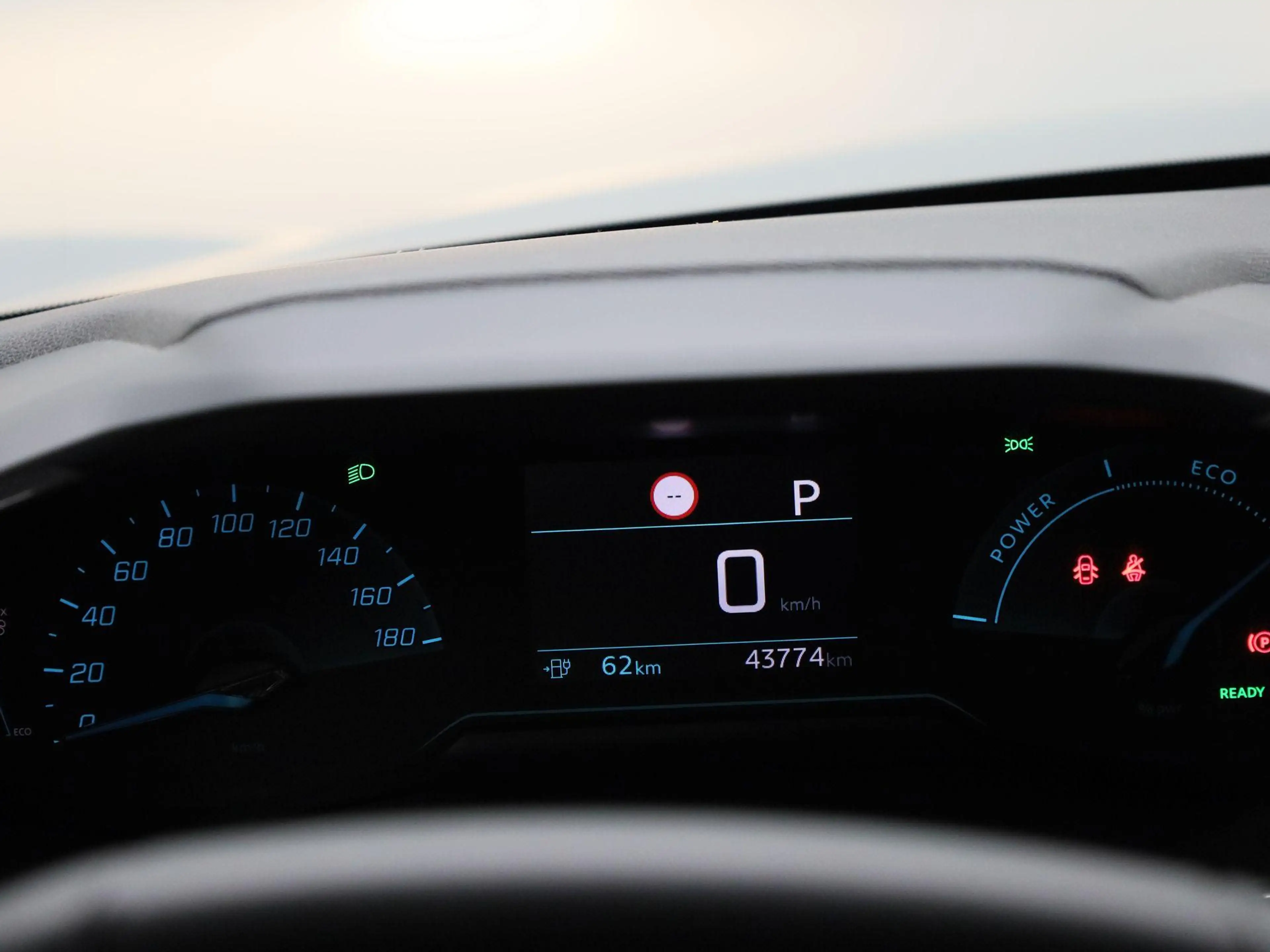 Peugeot e-208 EV Active 50 kWh carplay | NAVI | ECC — photo 8