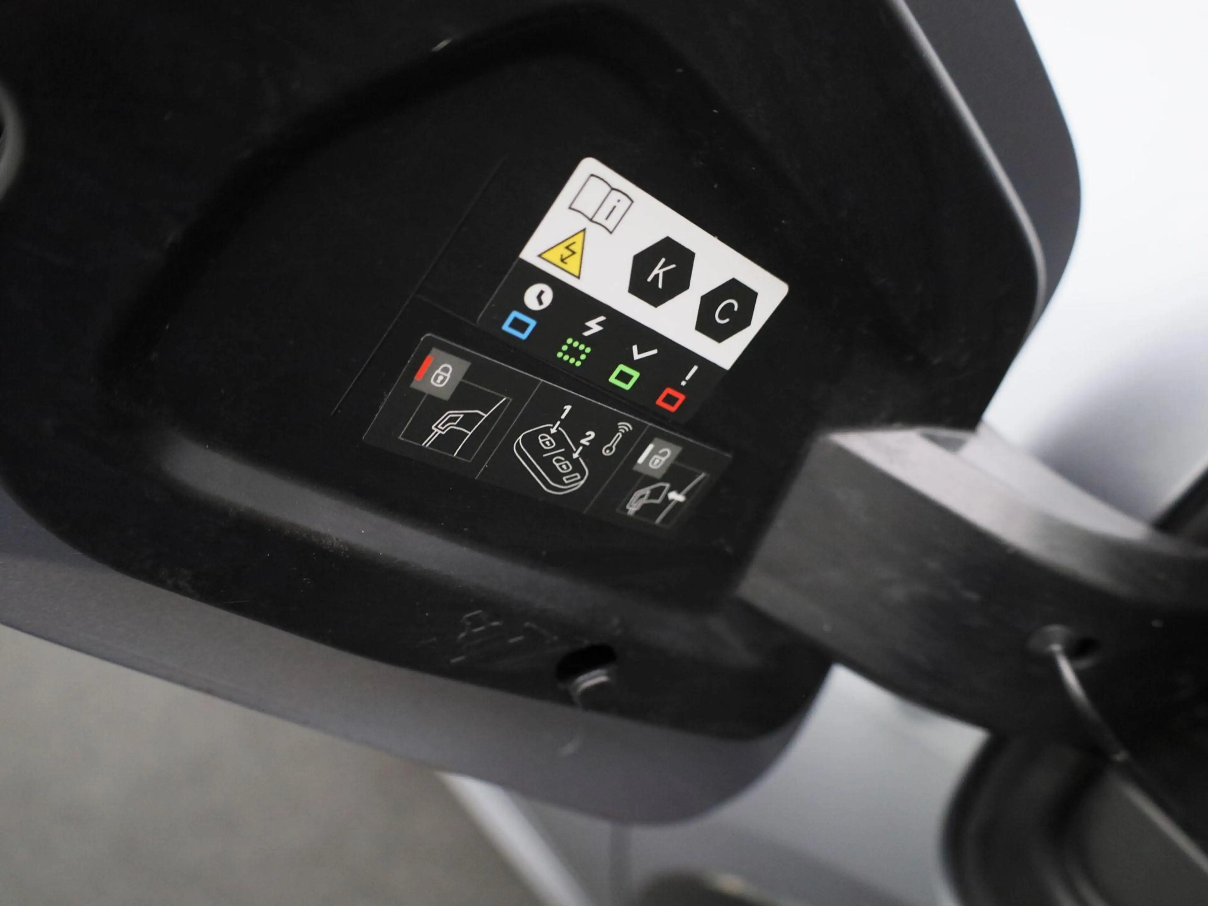 Peugeot e-208 EV Active 50 kWh carplay | NAVI | ECC — photo 14