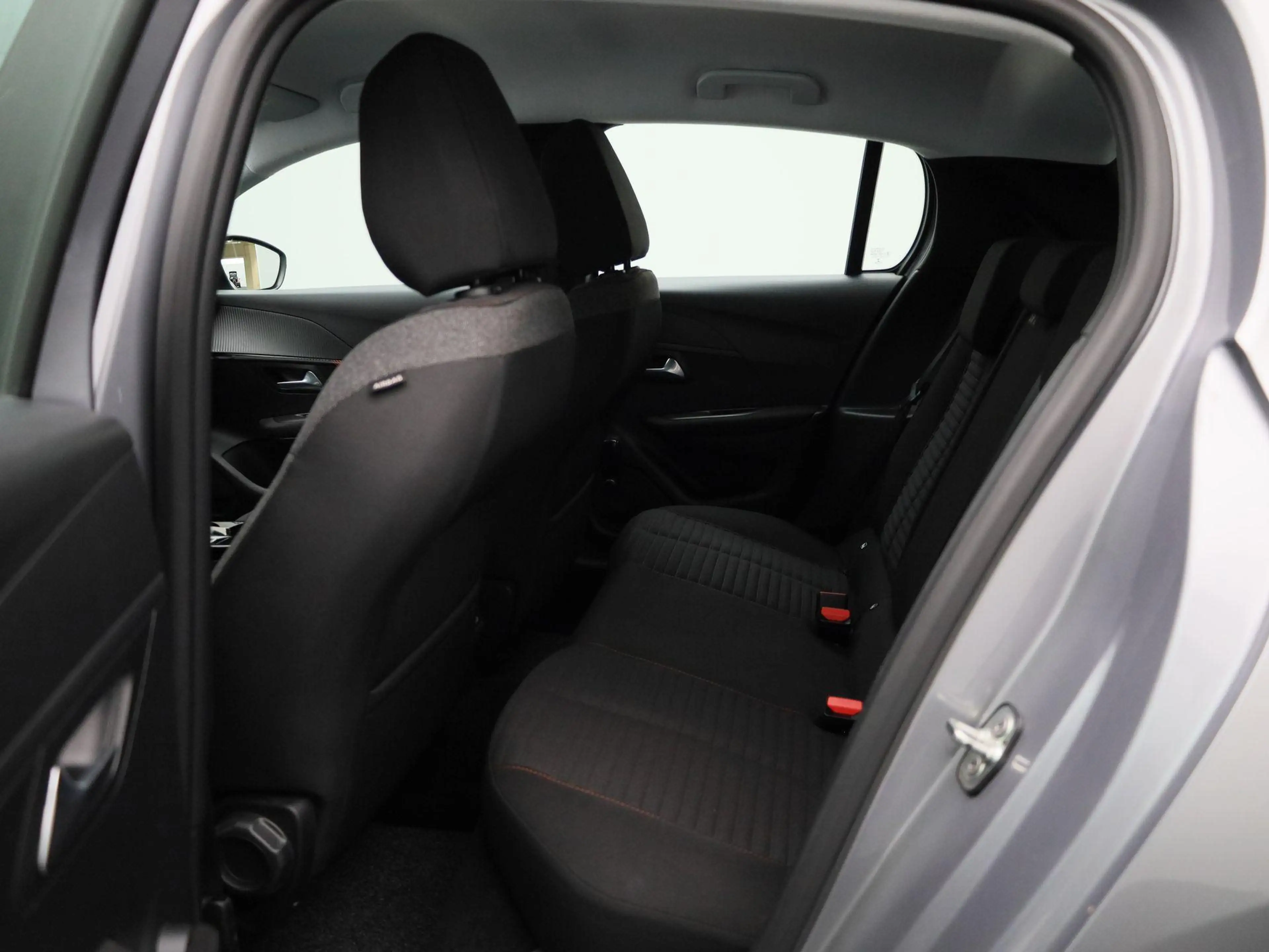 Peugeot e-208 EV Active 50 kWh carplay | NAVI | ECC — photo 10