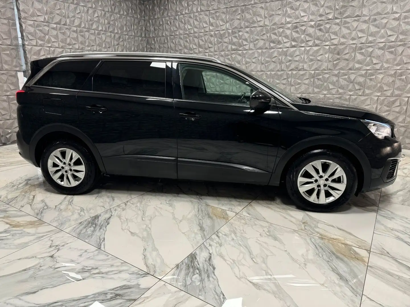 Peugeot 5008 Active 7-Sitzter. *Voll Fahrbereit* Noir - 2