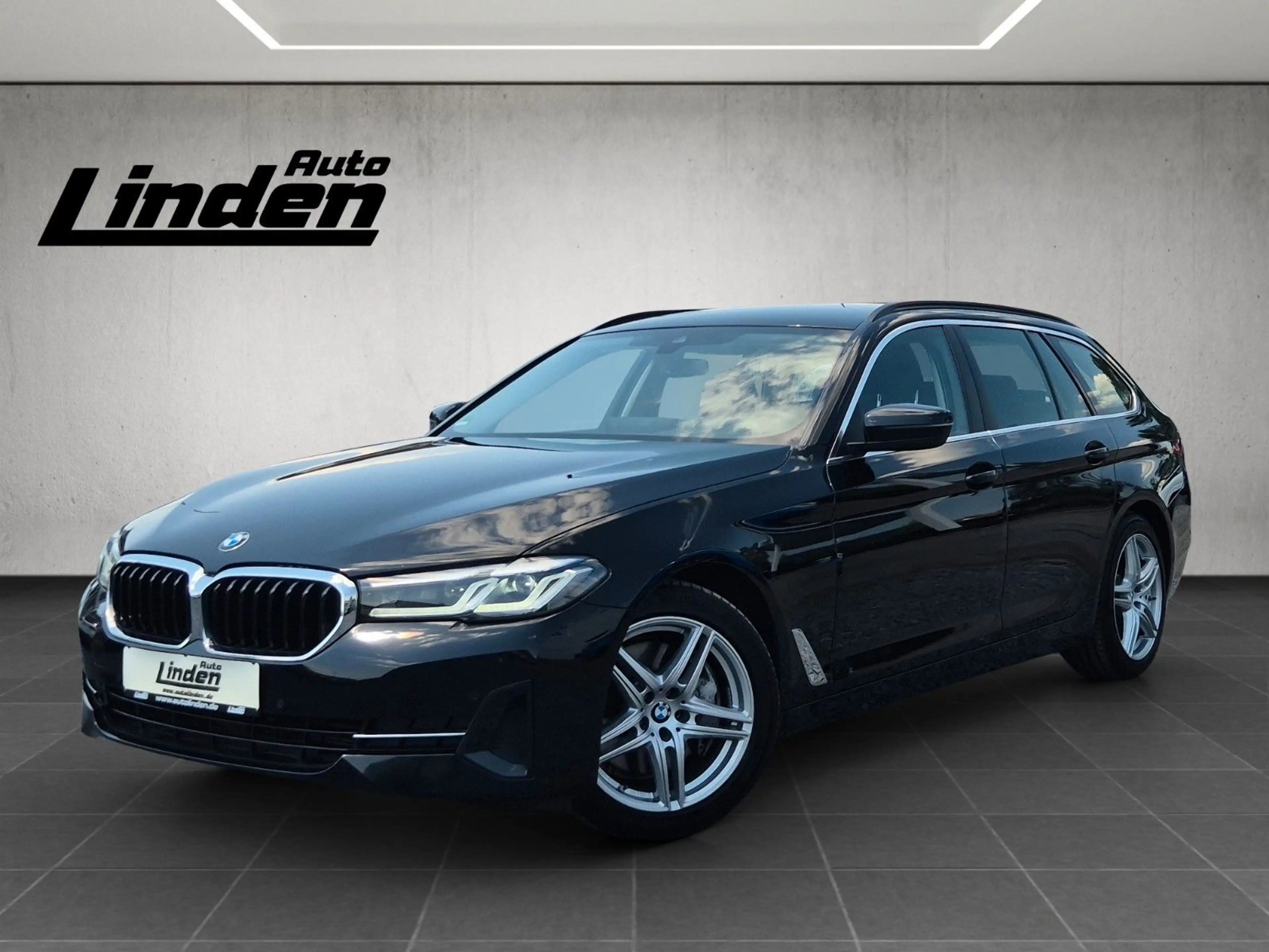 BMW 530 d Touring LED Kamera Carplay Live Cockpit