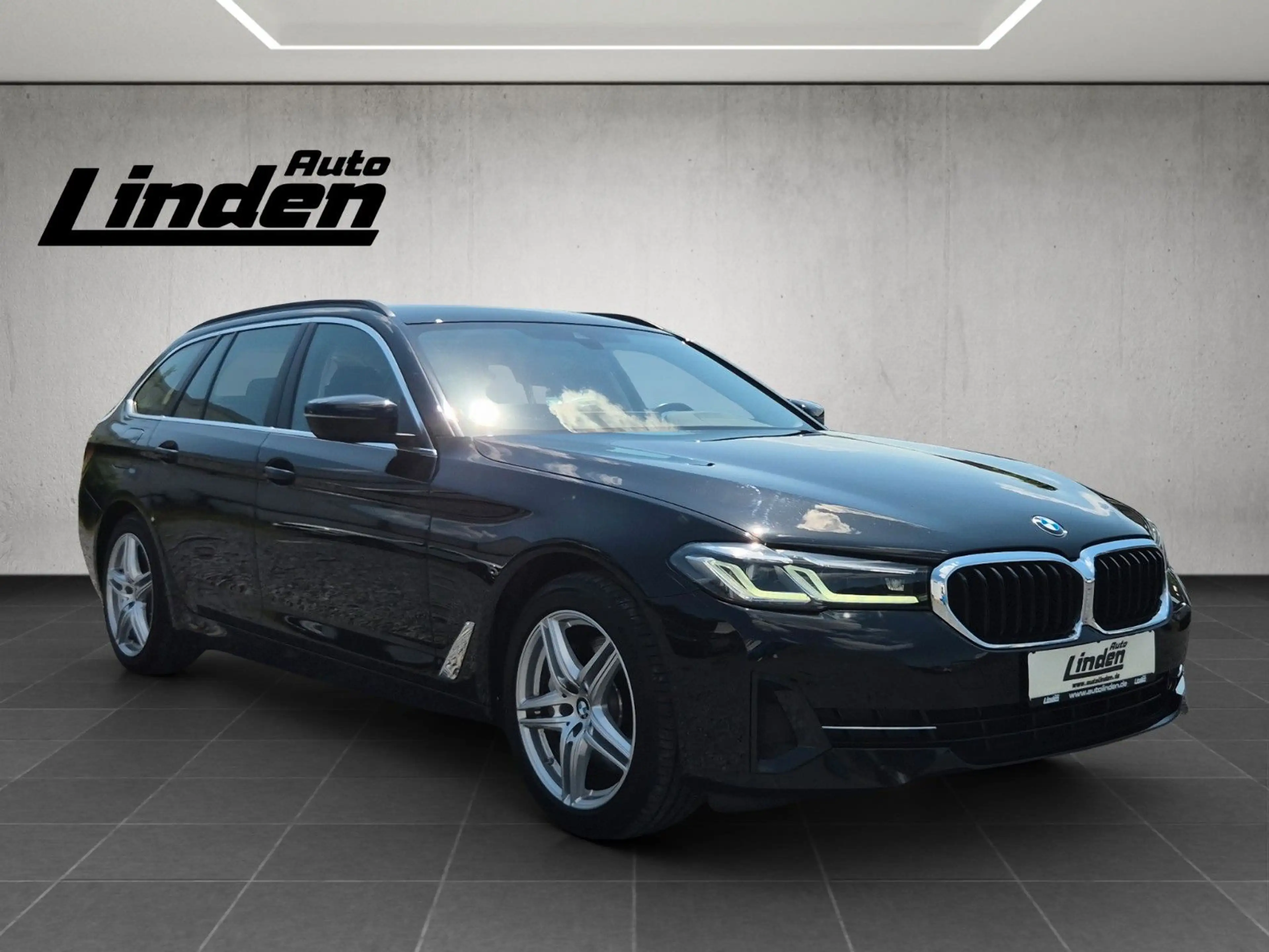 BMW 530 d Touring LED Kamera Carplay Live Cockpit — photo 7