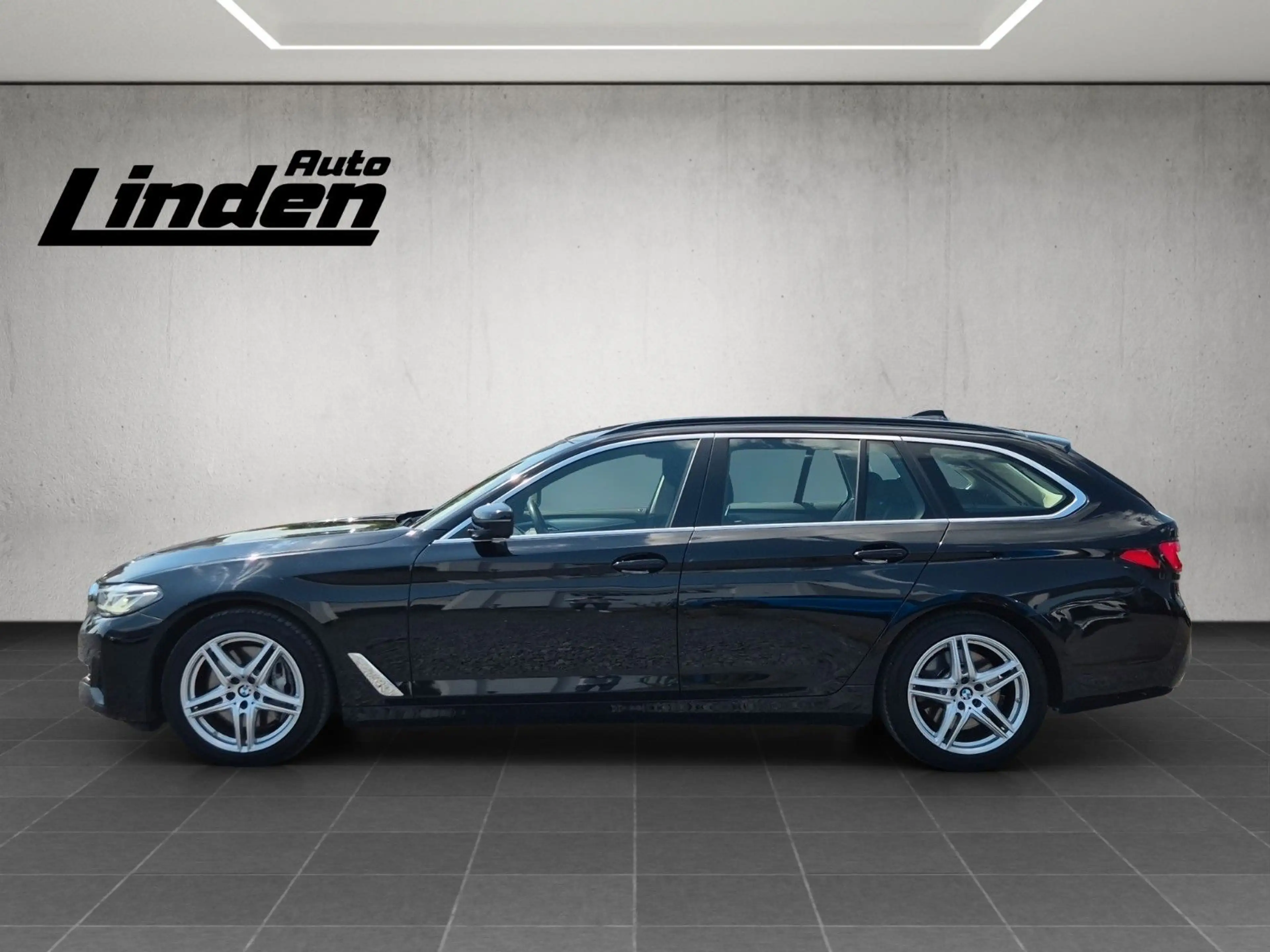 BMW 530 d Touring LED Kamera Carplay Live Cockpit — photo 2