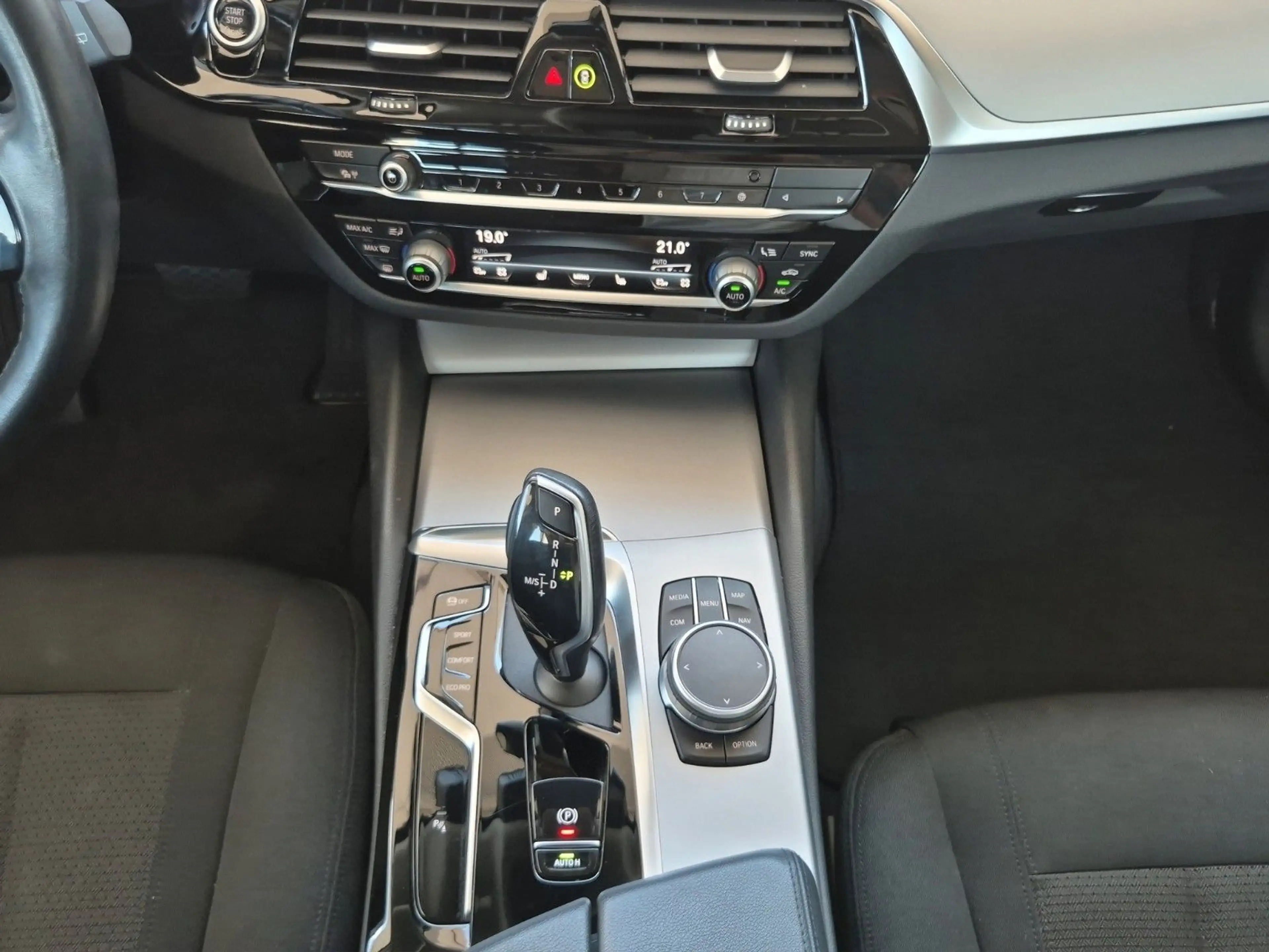 BMW 530 d Touring LED Kamera Carplay Live Cockpit — photo 15