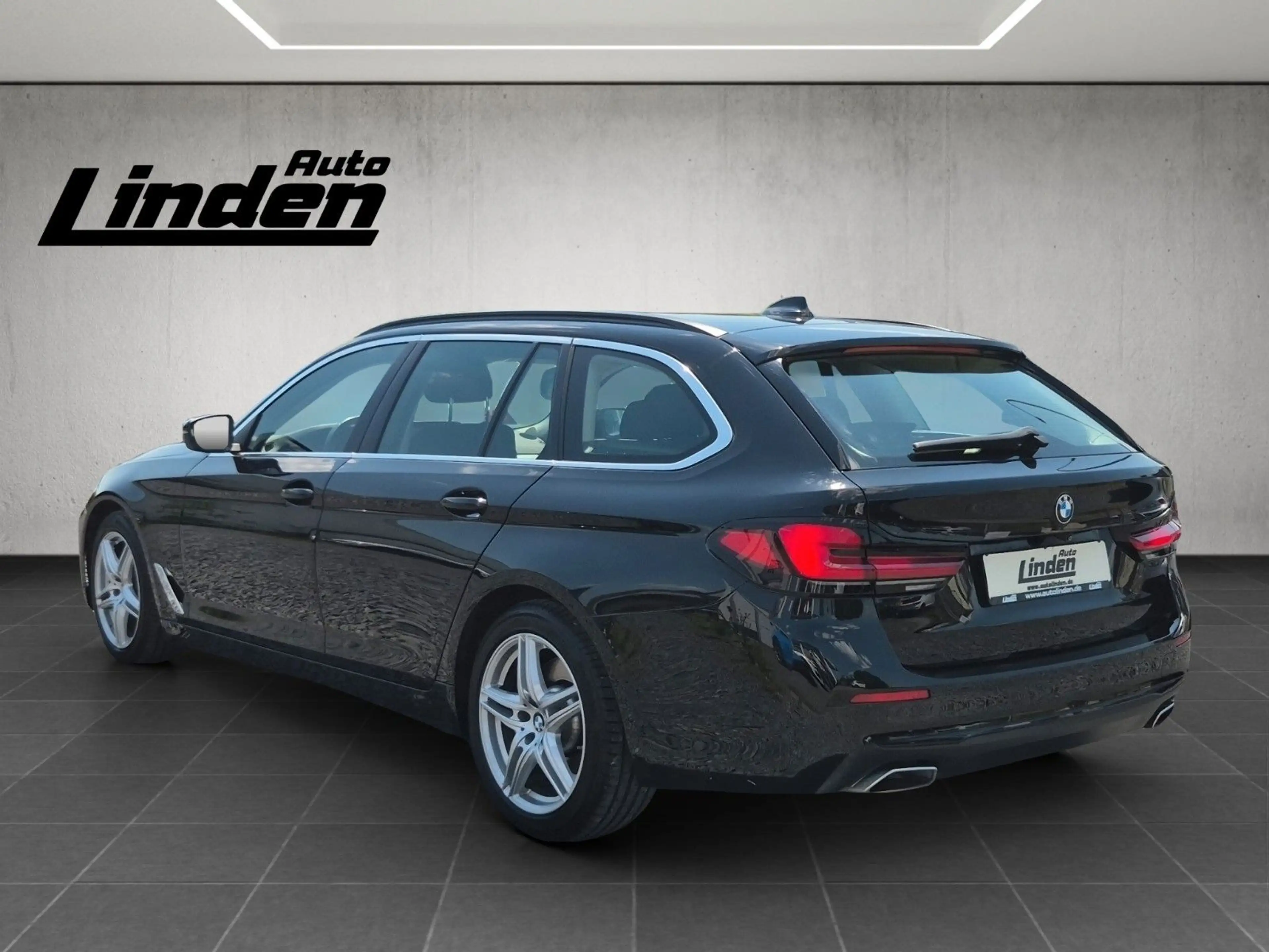 BMW 530 d Touring LED Kamera Carplay Live Cockpit — photo 3