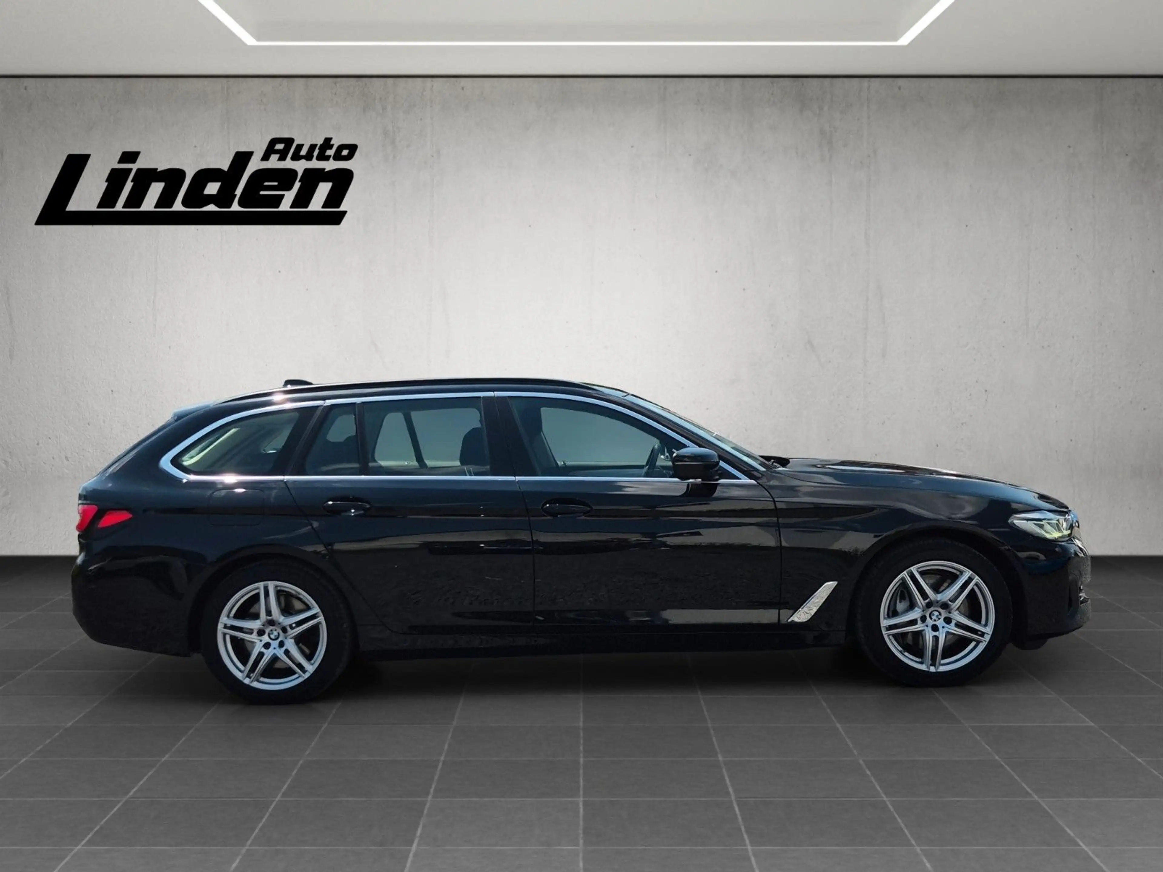 BMW 530 d Touring LED Kamera Carplay Live Cockpit — photo 6