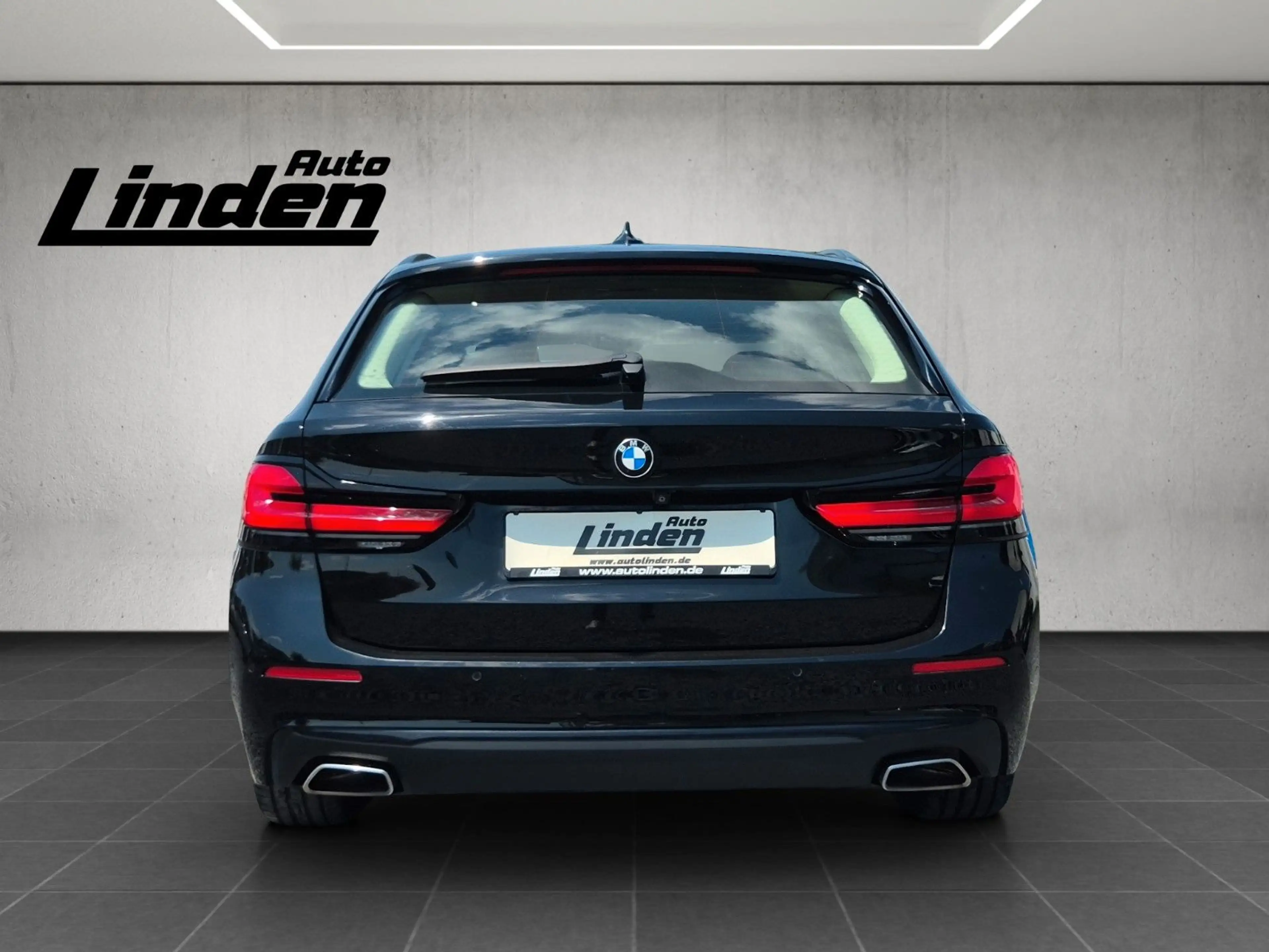 BMW 530 d Touring LED Kamera Carplay Live Cockpit — photo 4