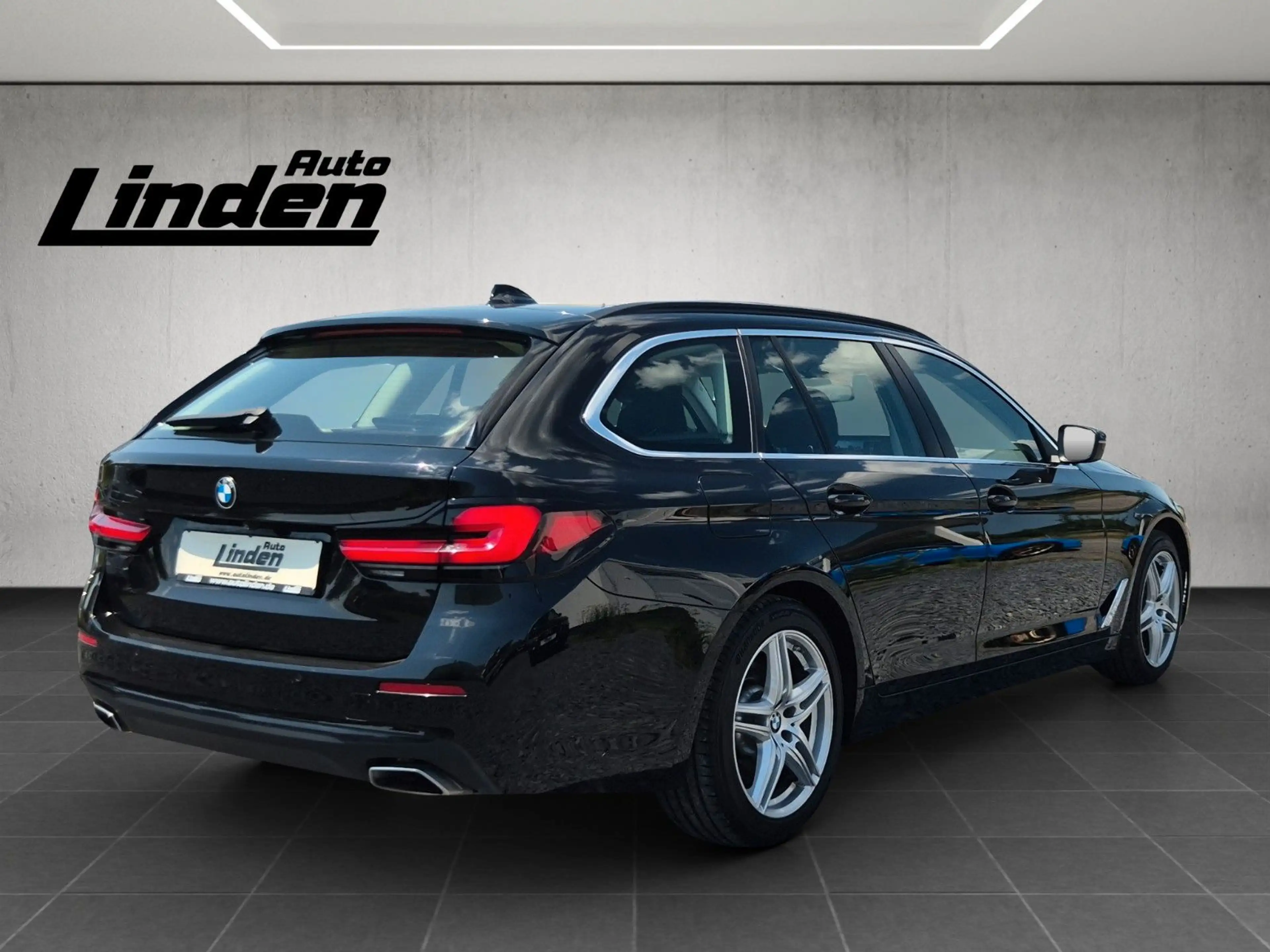 BMW 530 d Touring LED Kamera Carplay Live Cockpit — photo 5