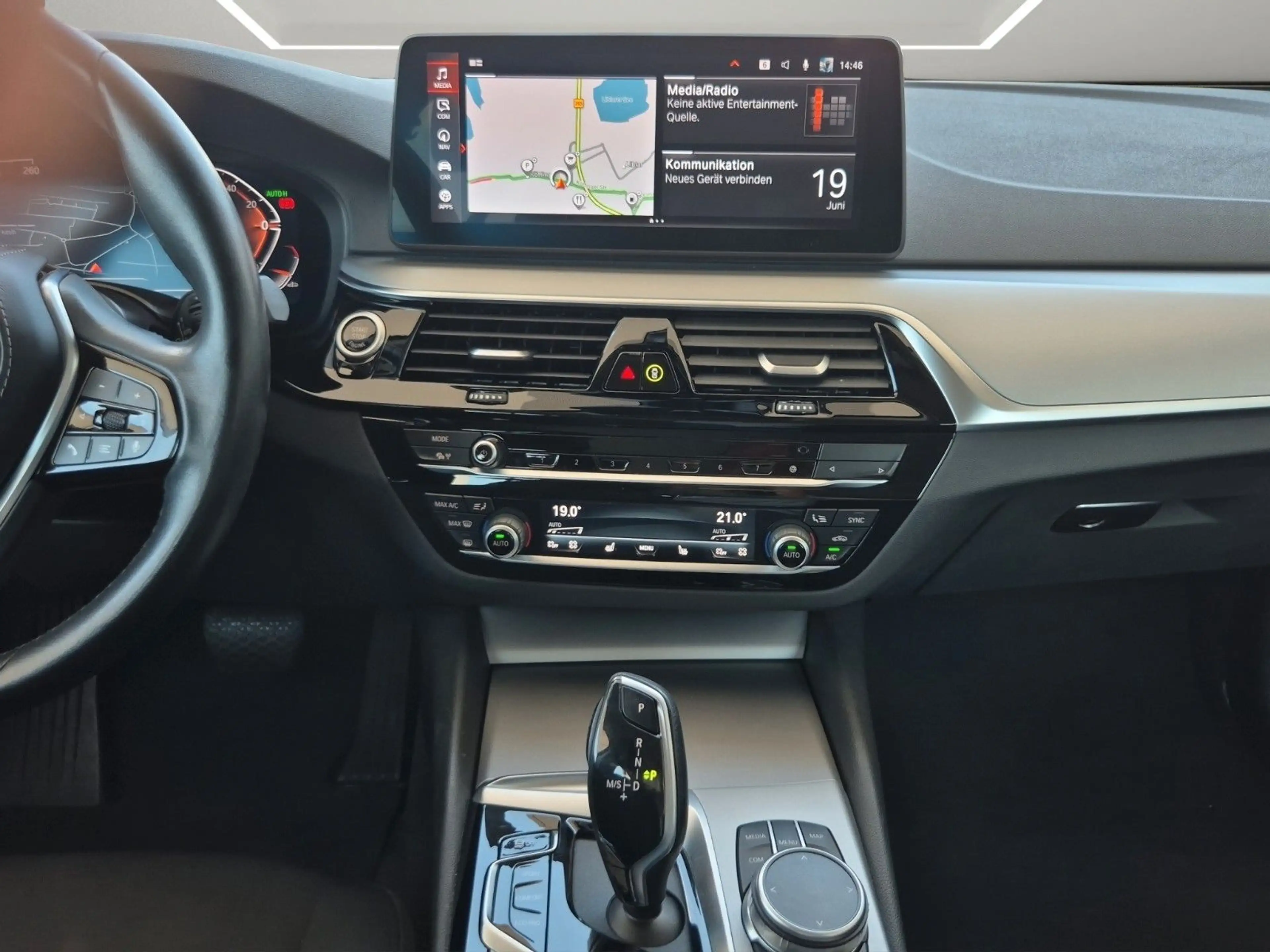 BMW 530 d Touring LED Kamera Carplay Live Cockpit — photo 14
