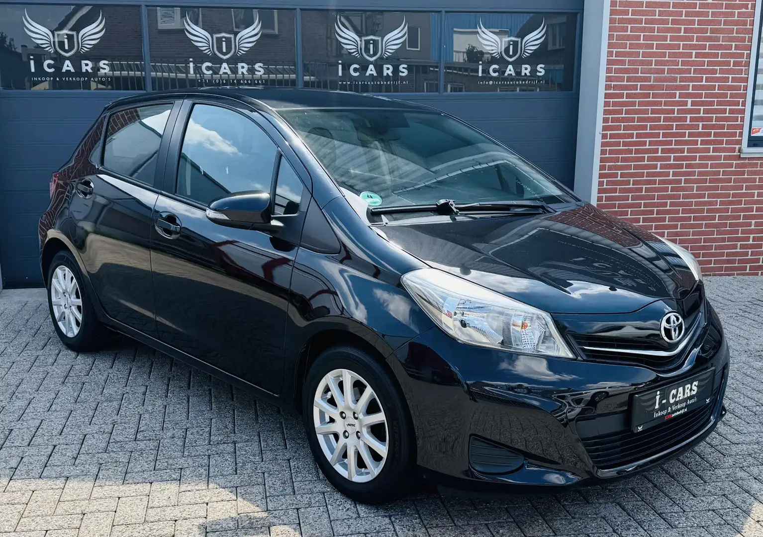 Toyota Yaris 1.0 VVT-i Life NAVIGATIE CAMERA 2e eigenaar Zwart - 1