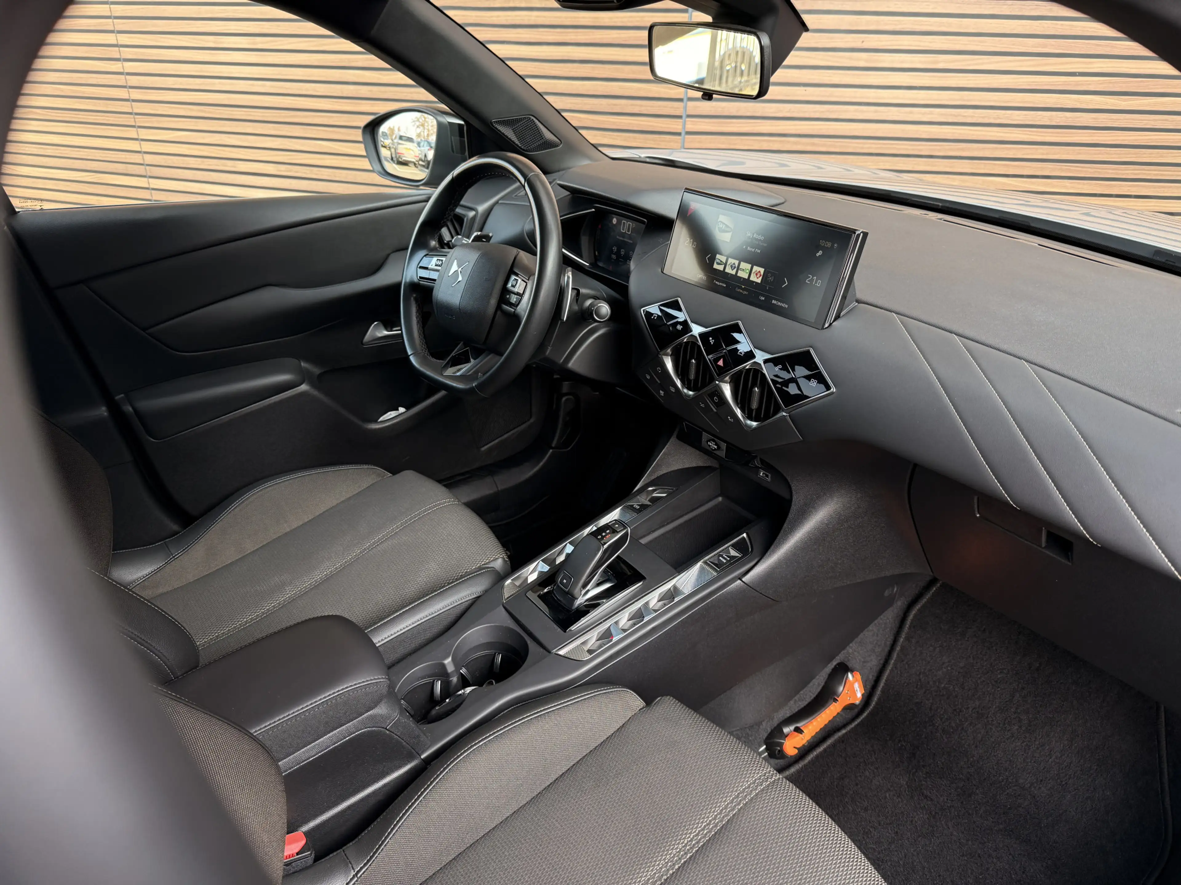DS Automobiles DS 3 Crossback 1.2 PureTech Rivoli Navi / Camera / Carplay / Lm V — photo 4