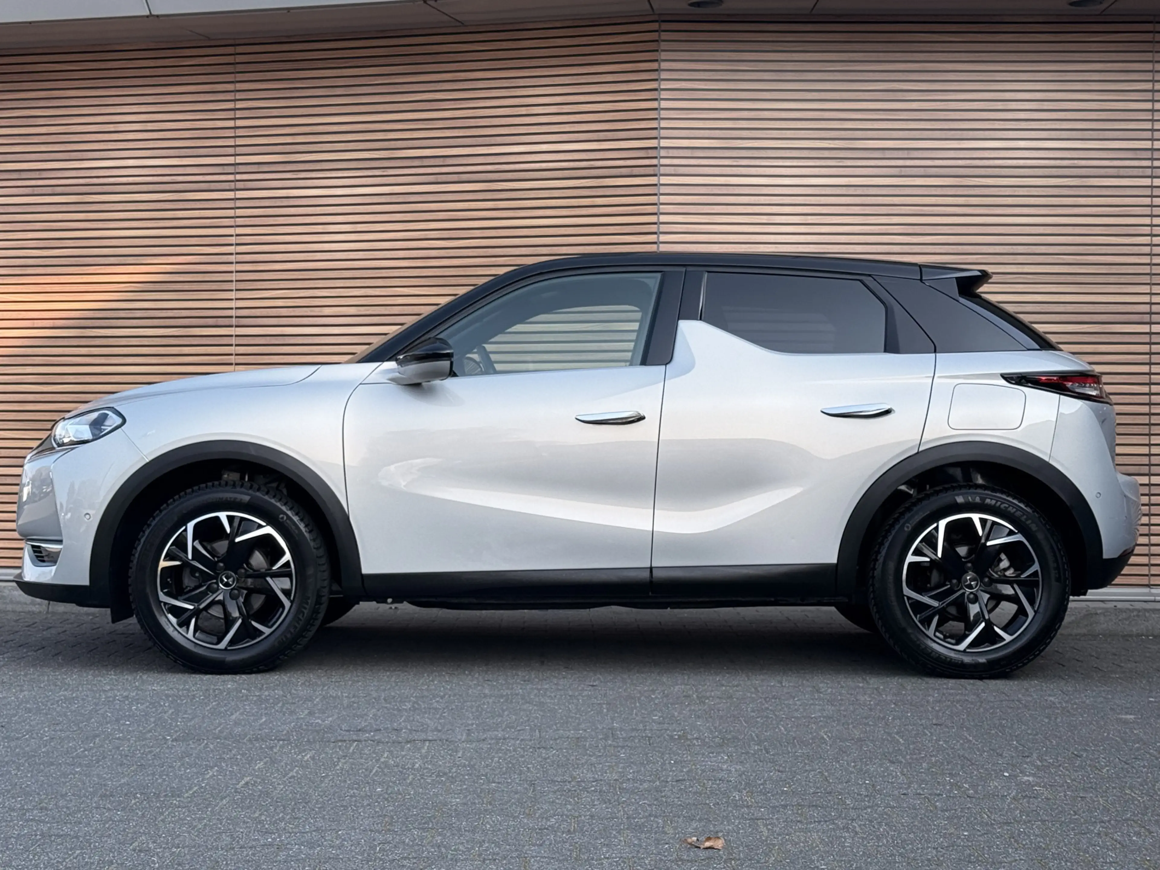 DS Automobiles DS 3 Crossback 1.2 PureTech Rivoli Navi / Camera / Carplay / Lm V — photo 5