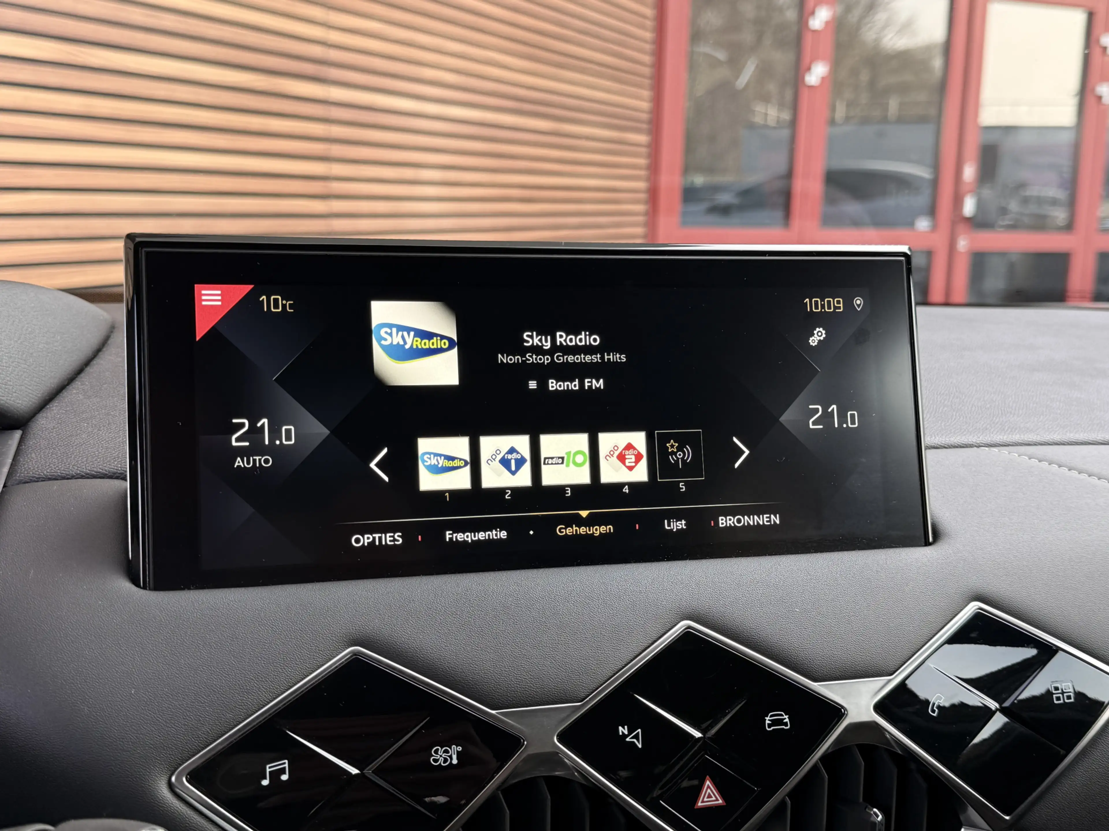 DS Automobiles DS 3 Crossback 1.2 PureTech Rivoli Navi / Camera / Carplay / Lm V — photo 30