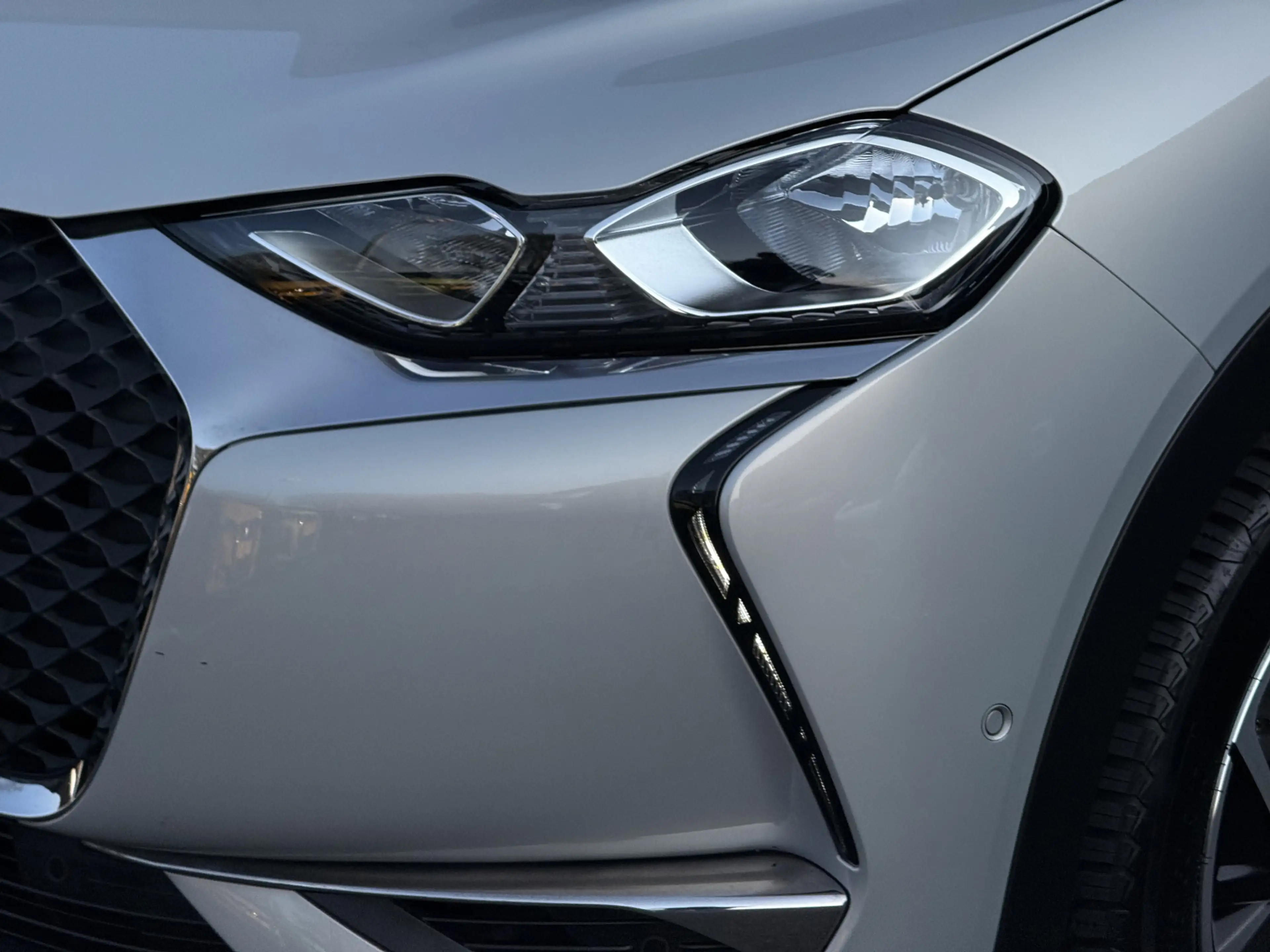DS Automobiles DS 3 Crossback 1.2 PureTech Rivoli Navi / Camera / Carplay / Lm V — photo 10