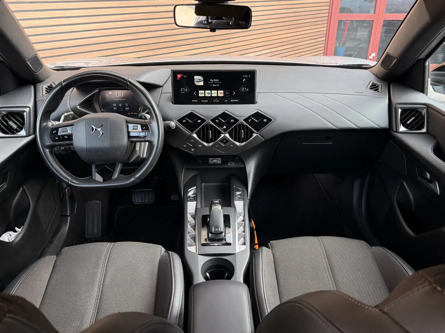 DS Automobiles DS 3 Crossback 1.2 PureTech Rivoli Navi / Camera / Carplay / Lm V Gris - 2