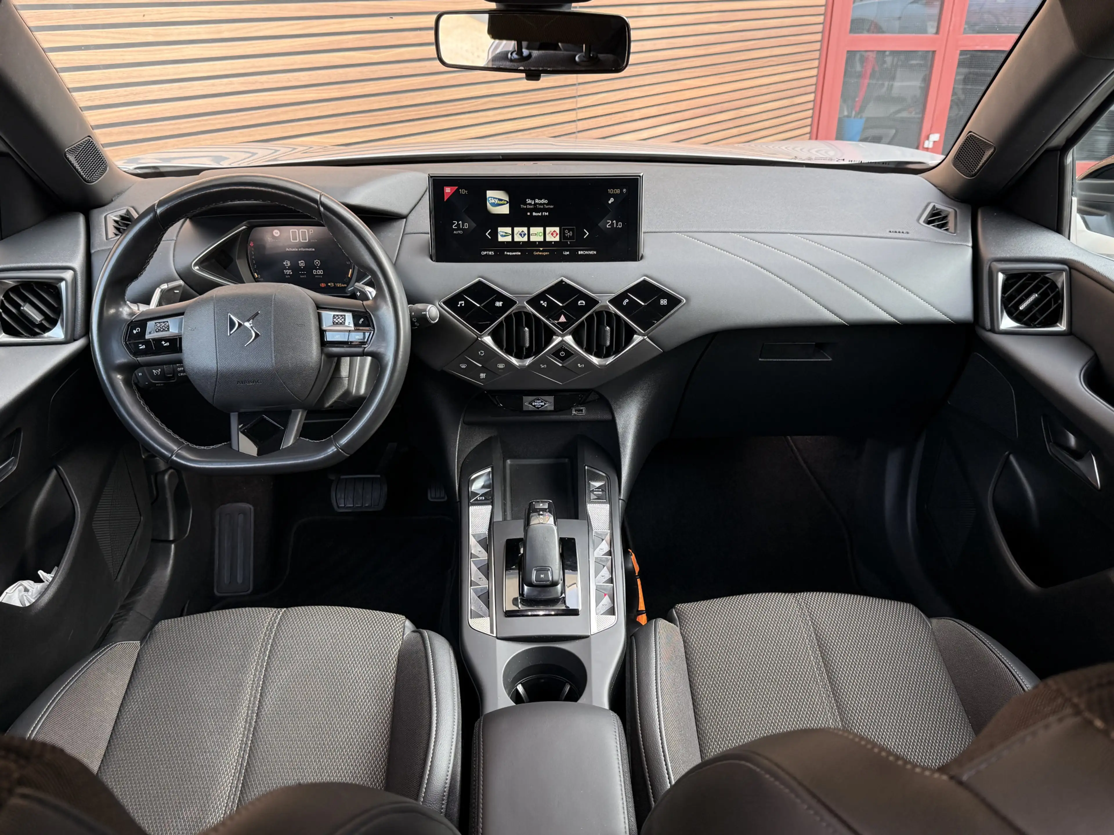 DS Automobiles DS 3 Crossback 1.2 PureTech Rivoli Navi / Camera / Carplay / Lm V — photo 2