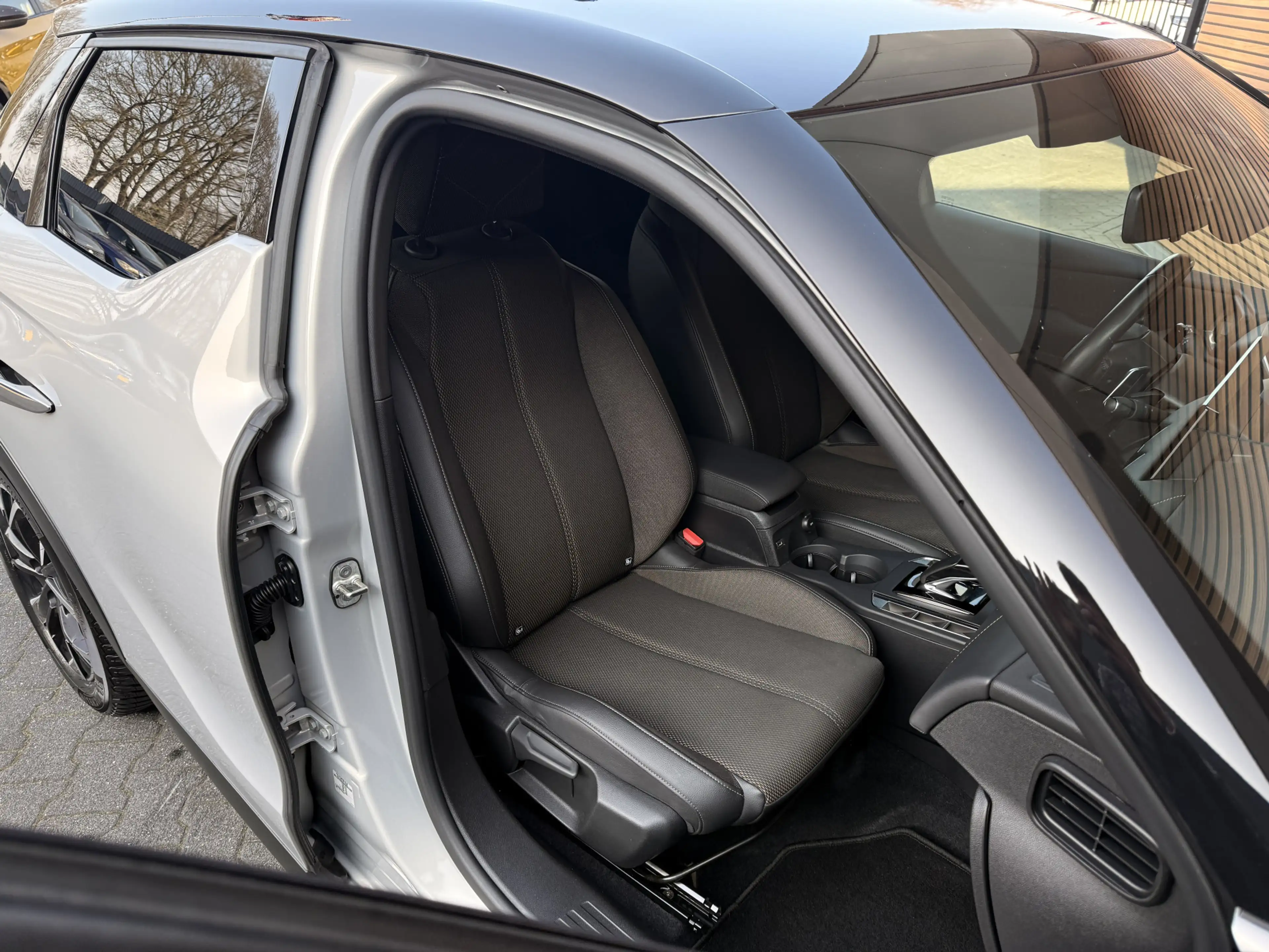DS Automobiles DS 3 Crossback 1.2 PureTech Rivoli Navi / Camera / Carplay / Lm V — photo 41