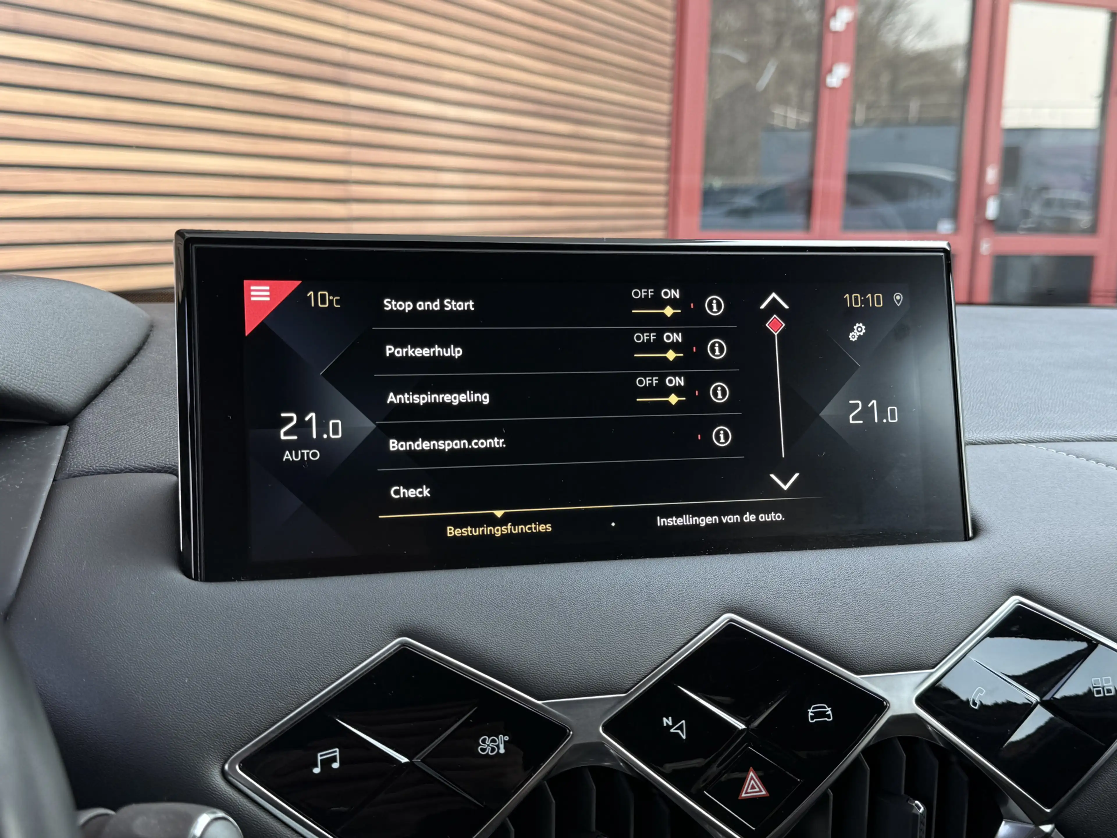 DS Automobiles DS 3 Crossback 1.2 PureTech Rivoli Navi / Camera / Carplay / Lm V — photo 31