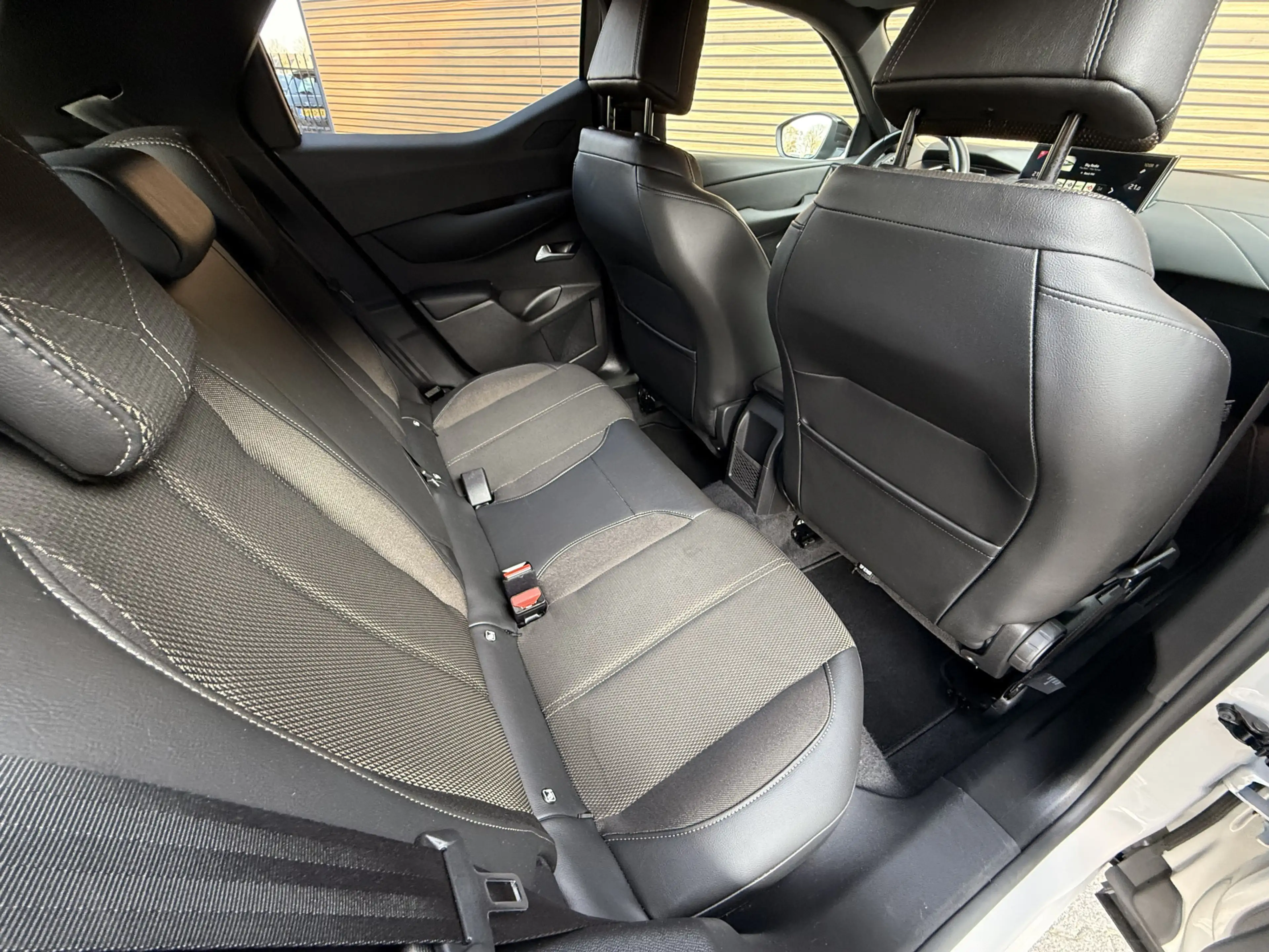 DS Automobiles DS 3 Crossback 1.2 PureTech Rivoli Navi / Camera / Carplay / Lm V — photo 42