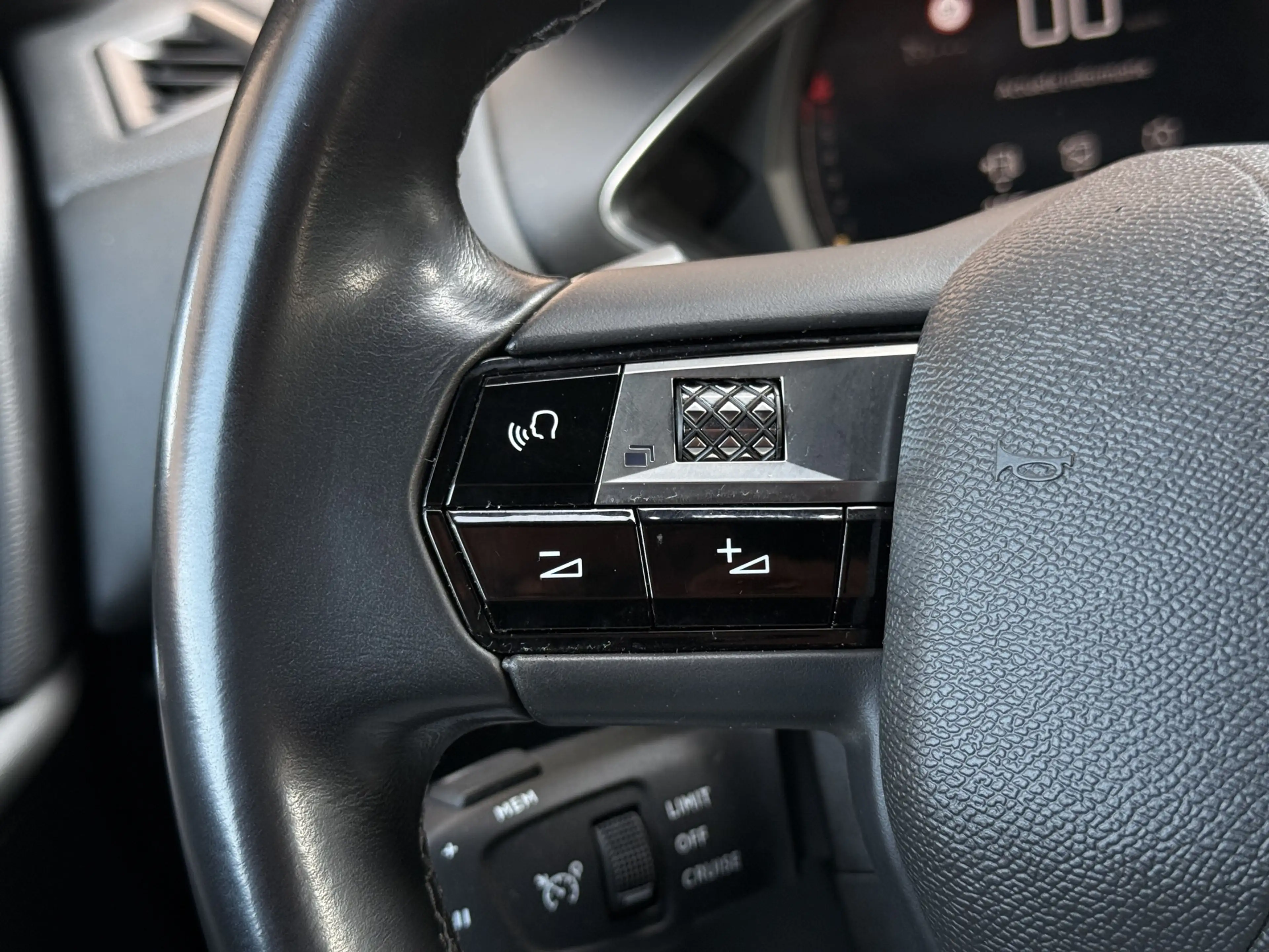 DS Automobiles DS 3 Crossback 1.2 PureTech Rivoli Navi / Camera / Carplay / Lm V — photo 22