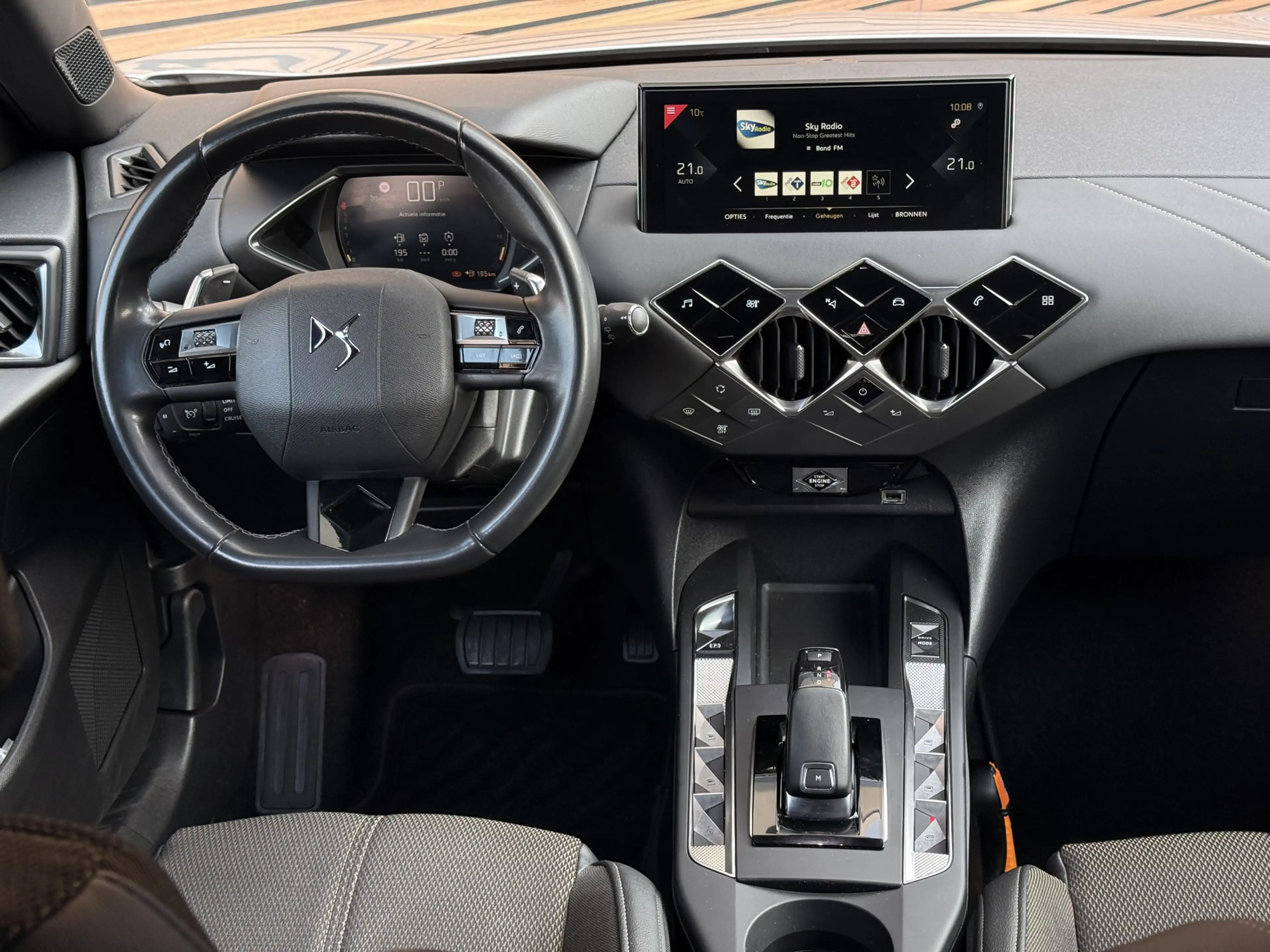 DS Automobiles DS 3 Crossback 1.2 PureTech Rivoli Navi / Camera / Carplay / Lm V — photo 19