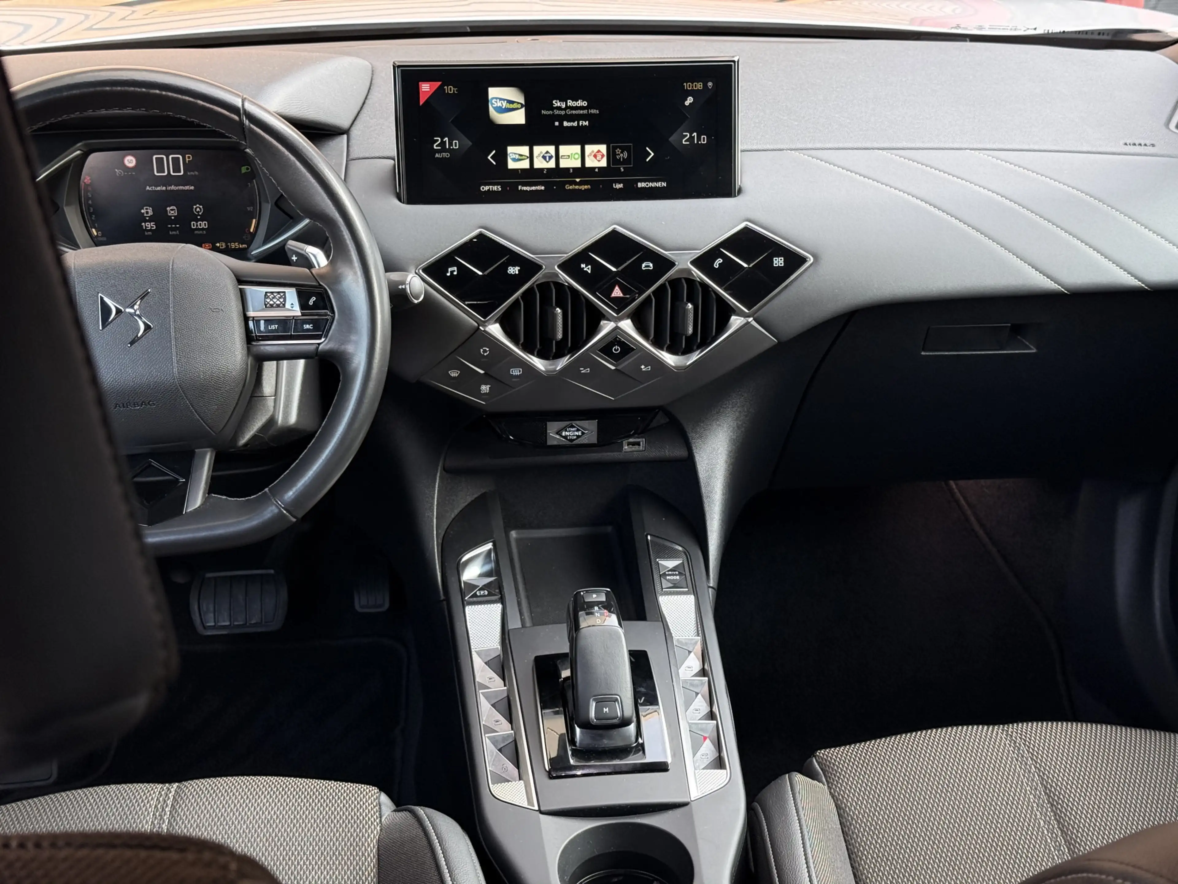 DS Automobiles DS 3 Crossback 1.2 PureTech Rivoli Navi / Camera / Carplay / Lm V — photo 27