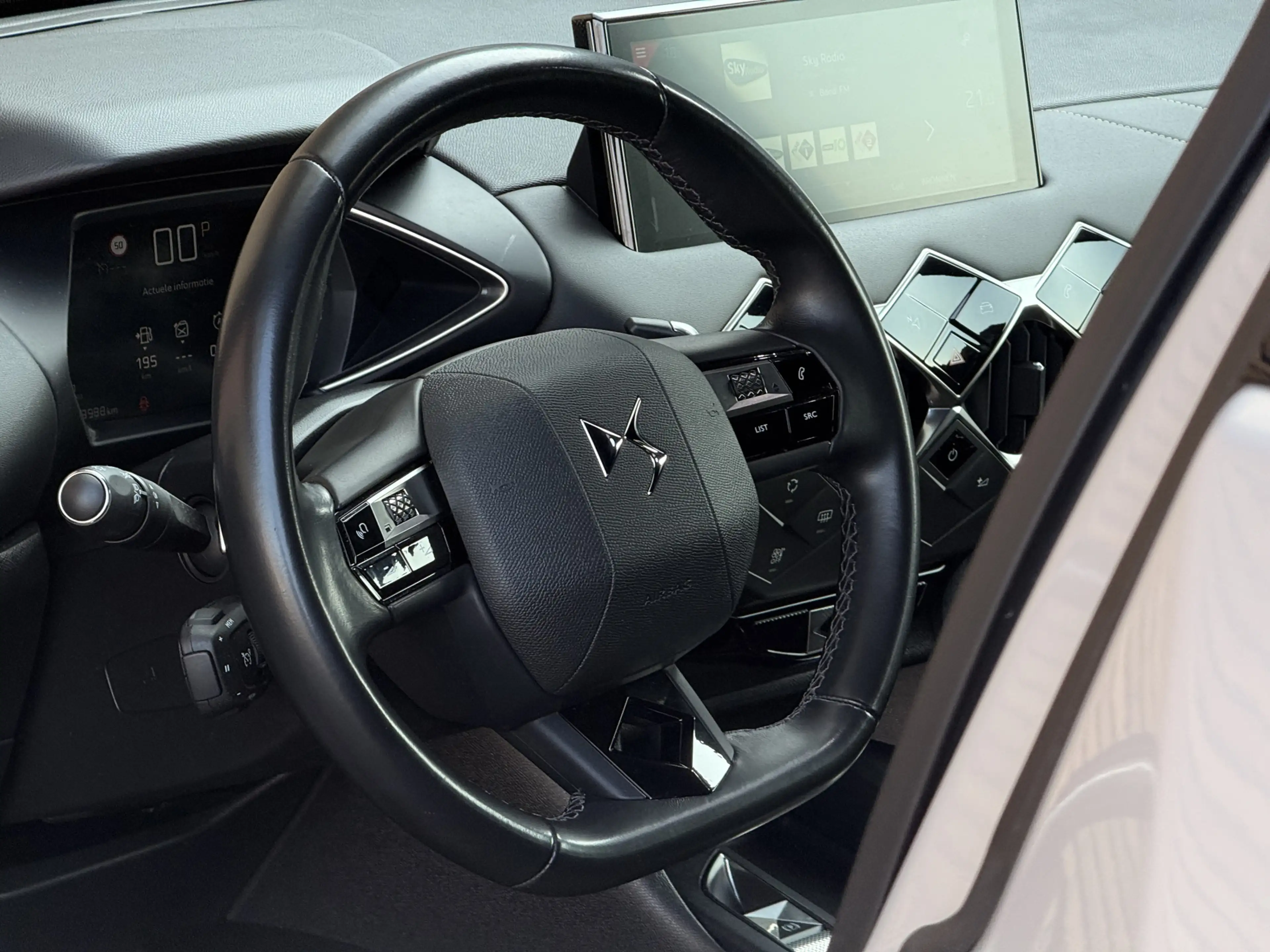 DS Automobiles DS 3 Crossback 1.2 PureTech Rivoli Navi / Camera / Carplay / Lm V — photo 7