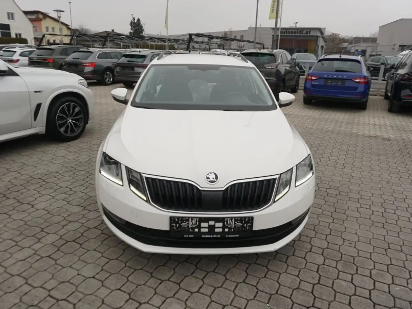 Skoda Octavia Combi 1,6 TDI Ambition Limited *LED* Weiß - 2
