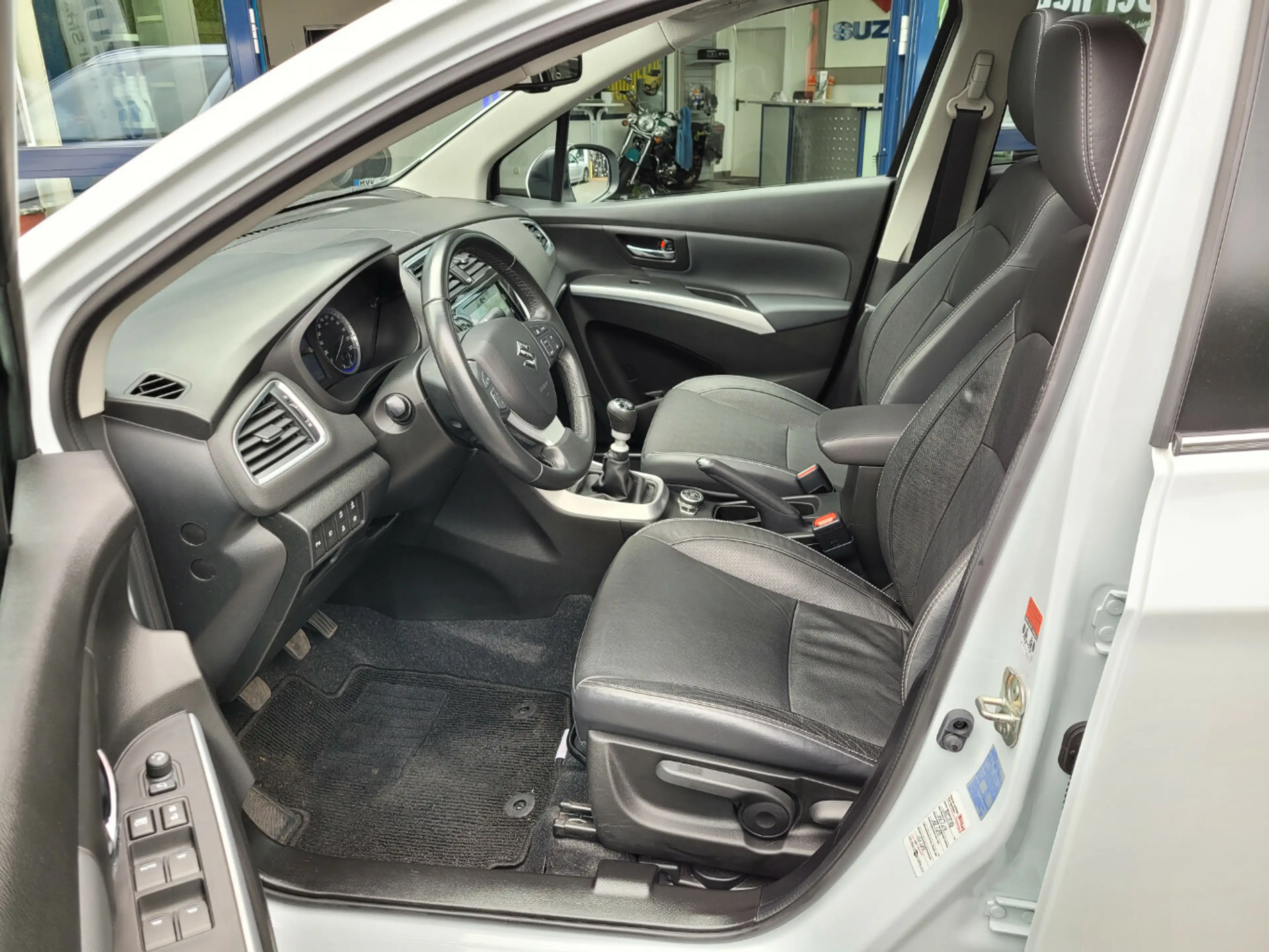 Suzuki SX4 S-Cross Comfort+ 4x4*Pano*LED*Navi* — photo 9
