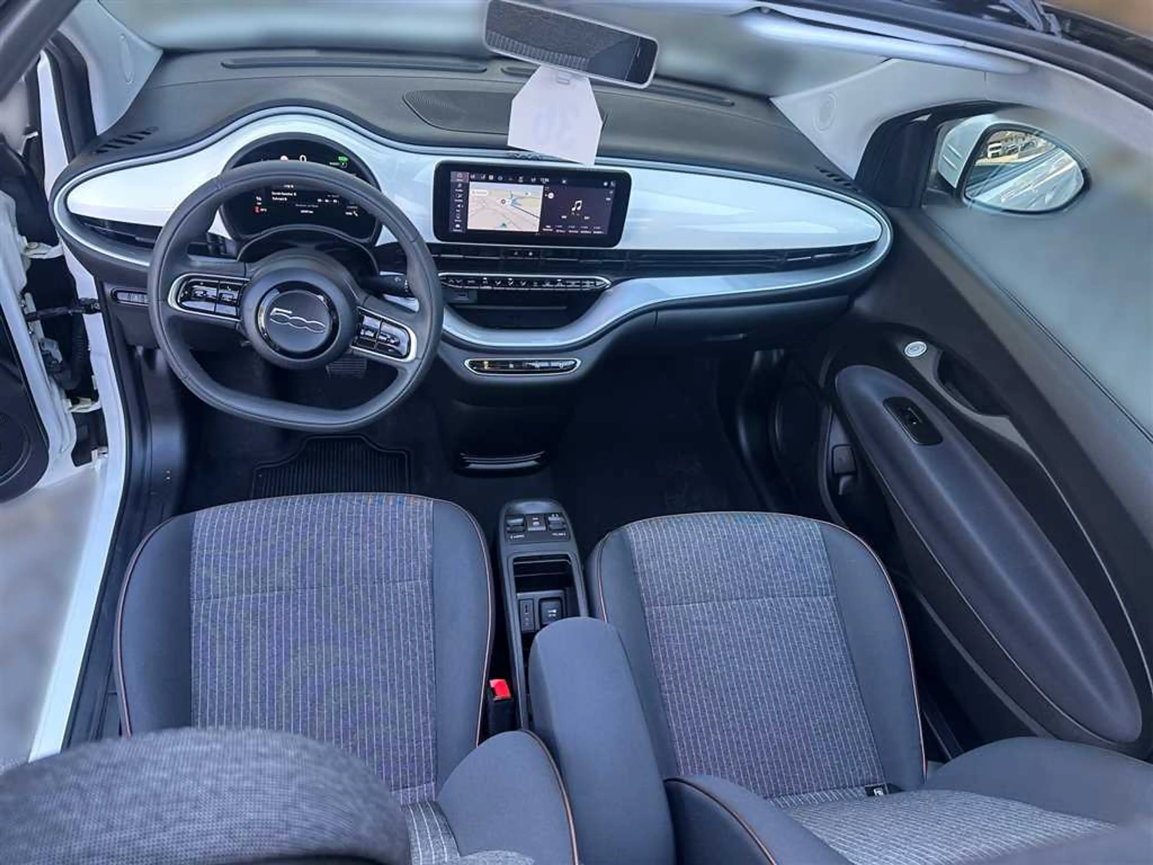 Fiat 500e Icon 42KW Navi Kamera PDC SHZ Carplay uvm. — photo 12