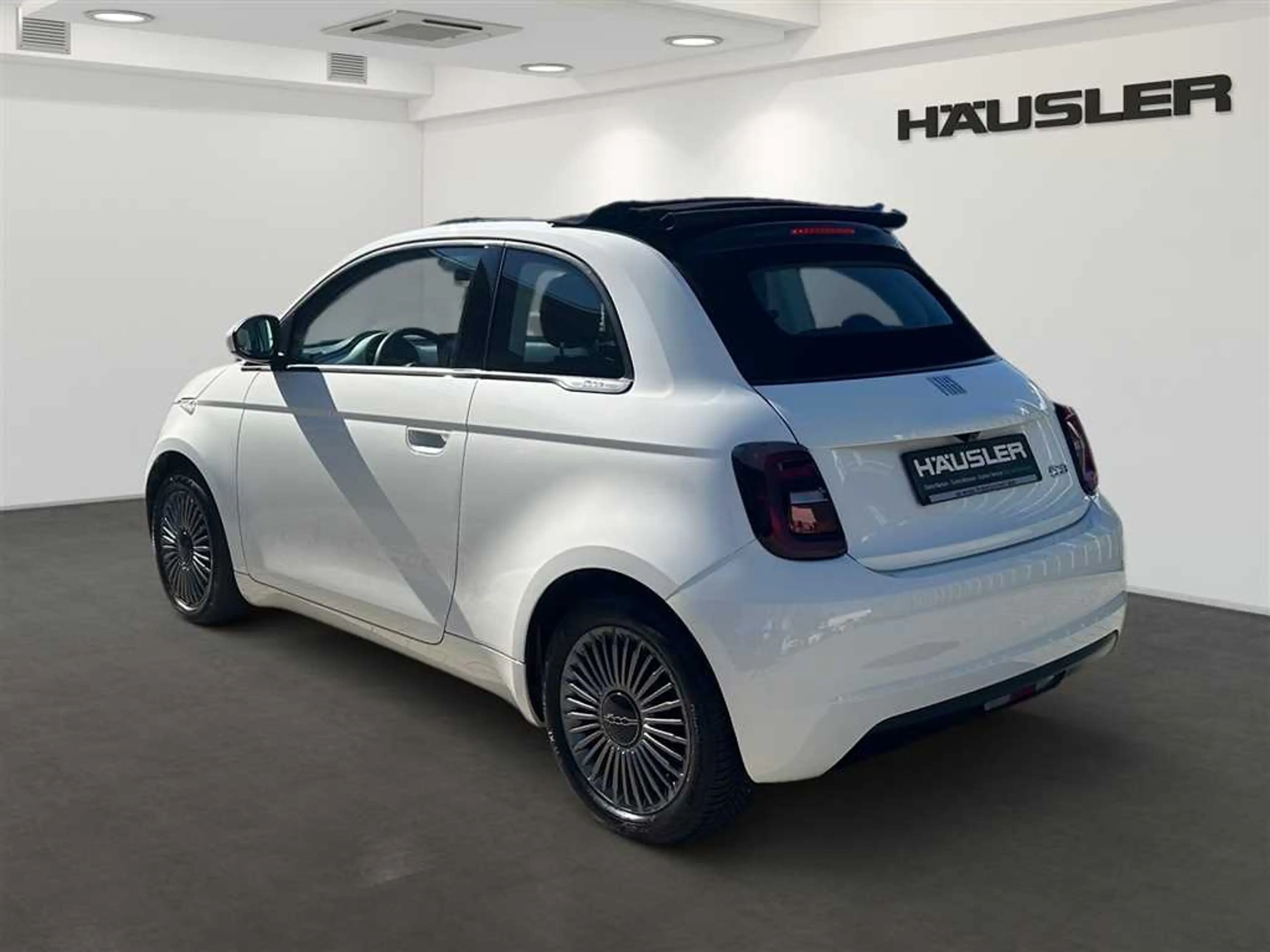 Fiat 500e Icon 42KW Navi Kamera PDC SHZ Carplay uvm. — photo 5
