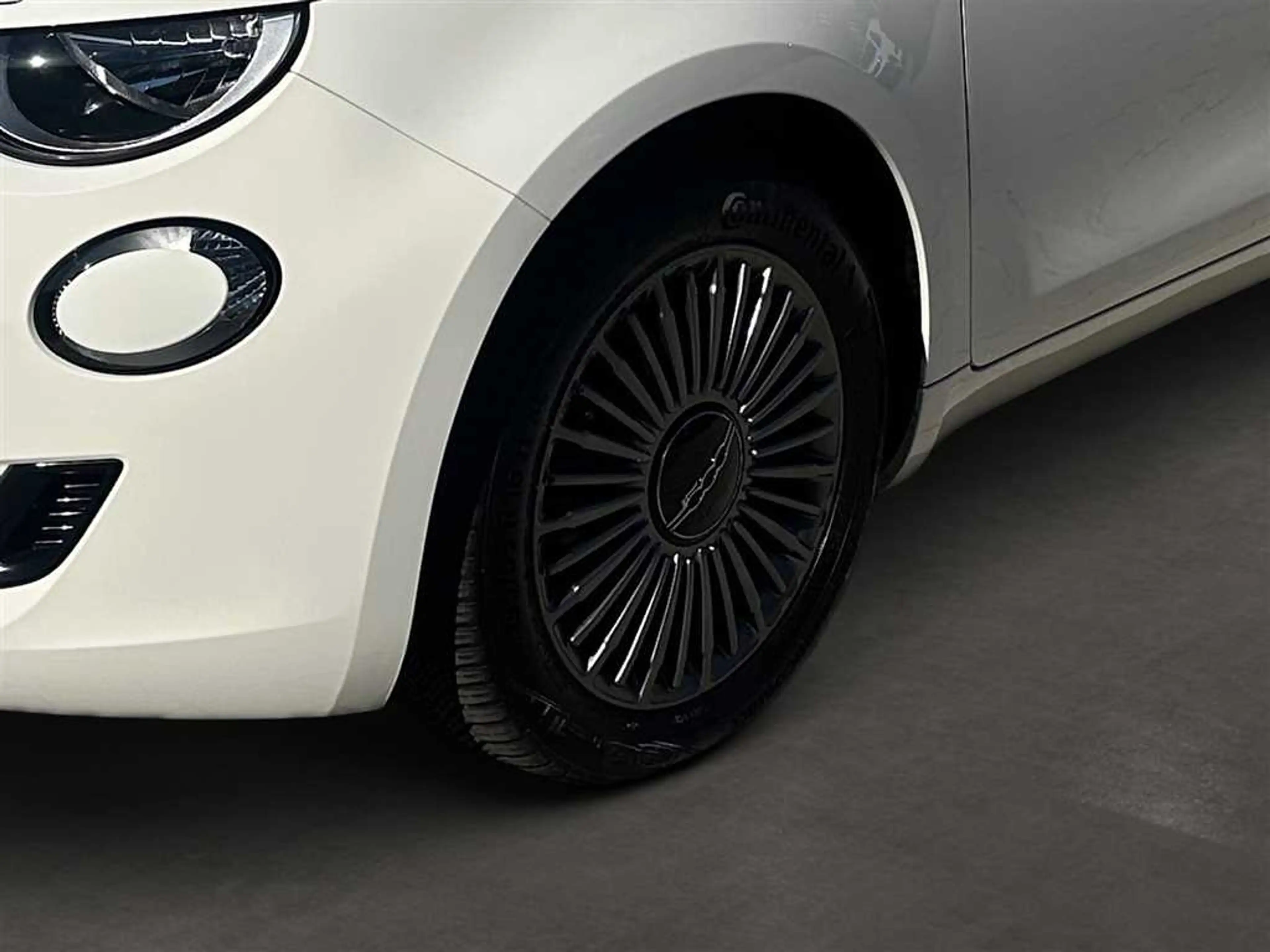 Fiat 500e Icon 42KW Navi Kamera PDC SHZ Carplay uvm. — photo 8