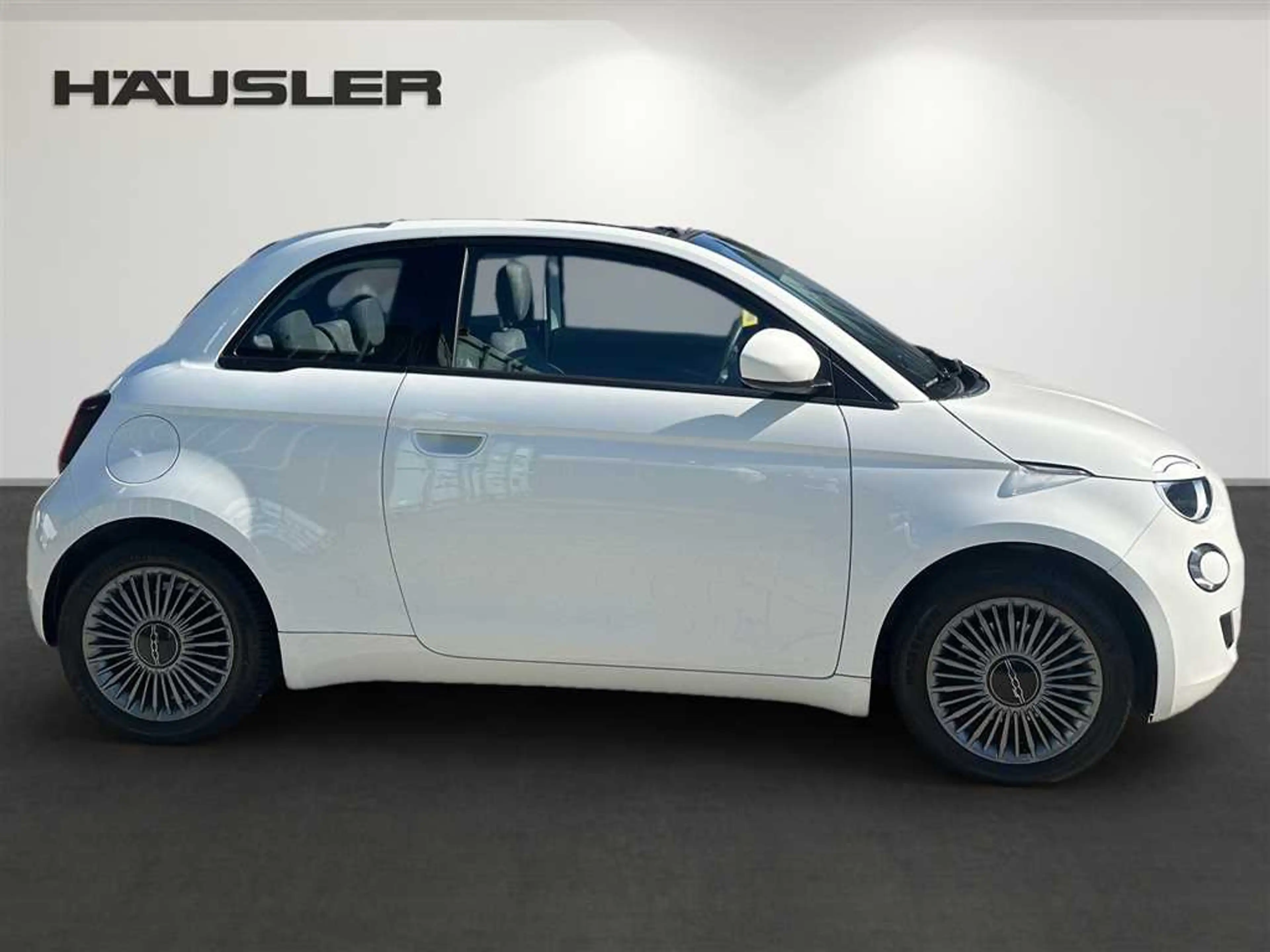 Fiat 500e Icon 42KW Navi Kamera PDC SHZ Carplay uvm. — photo 3
