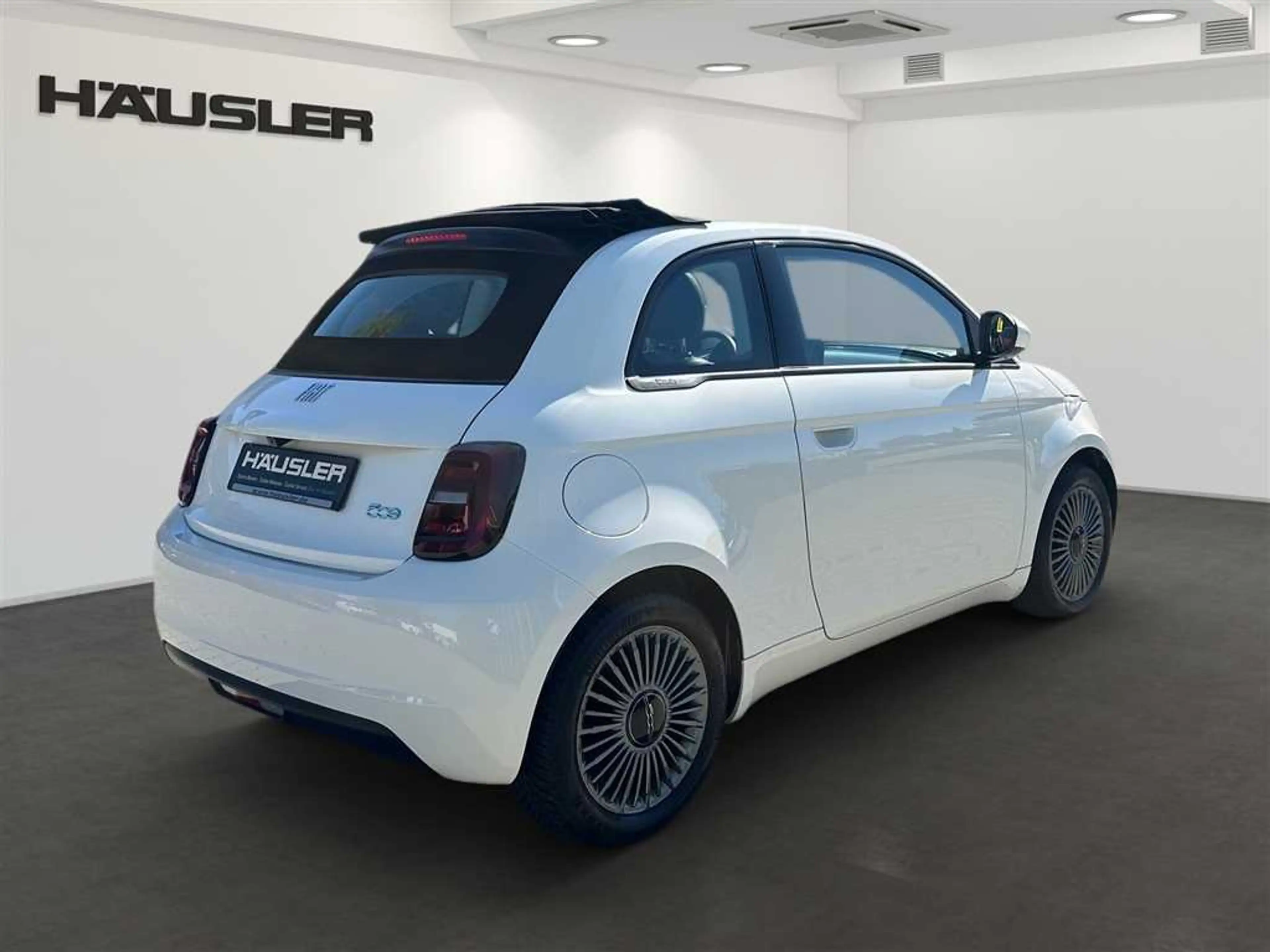 Fiat 500e Icon 42KW Navi Kamera PDC SHZ Carplay uvm. — photo 4