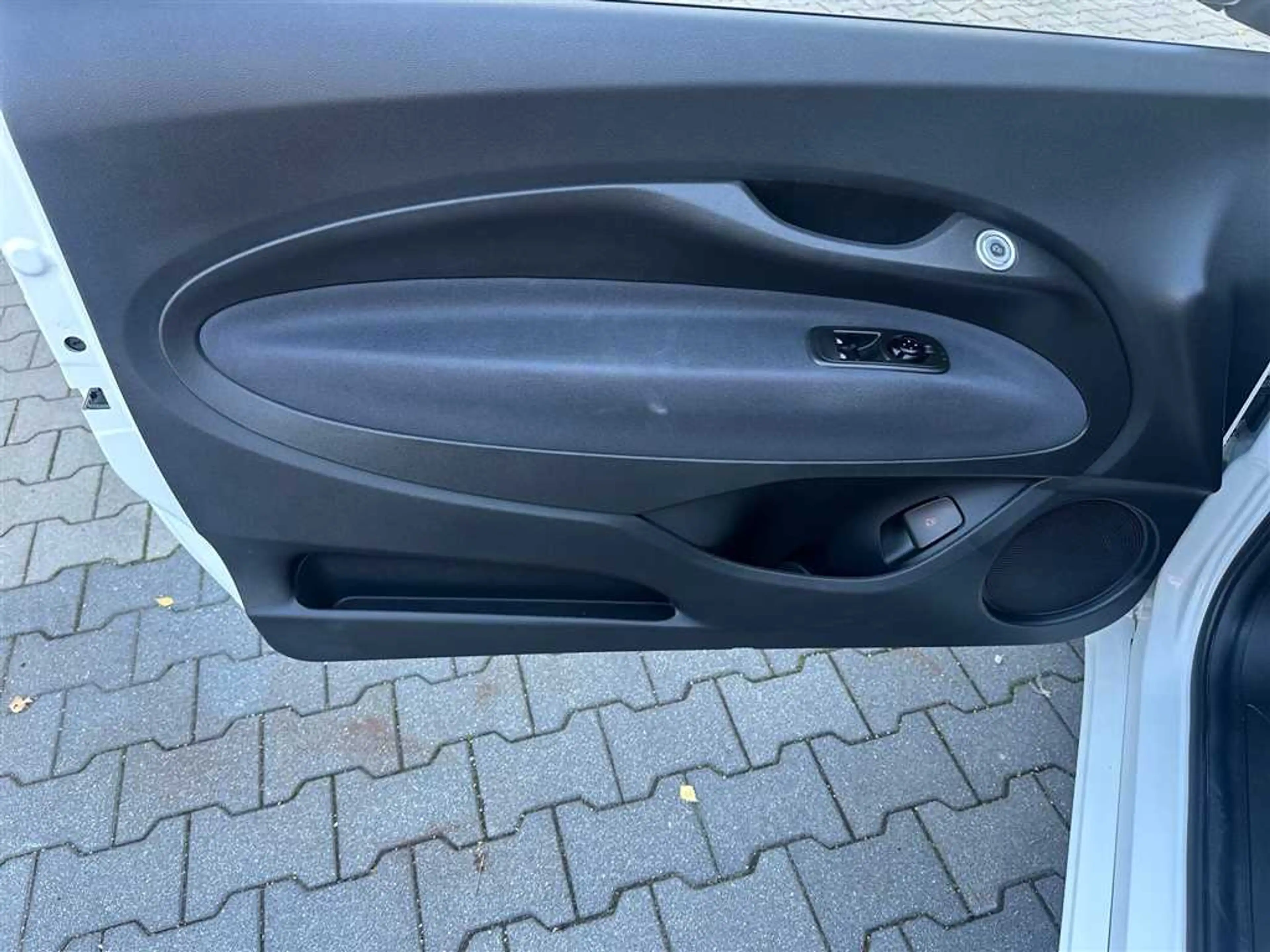 Fiat 500e Icon 42KW Navi Kamera PDC SHZ Carplay uvm. — photo 11