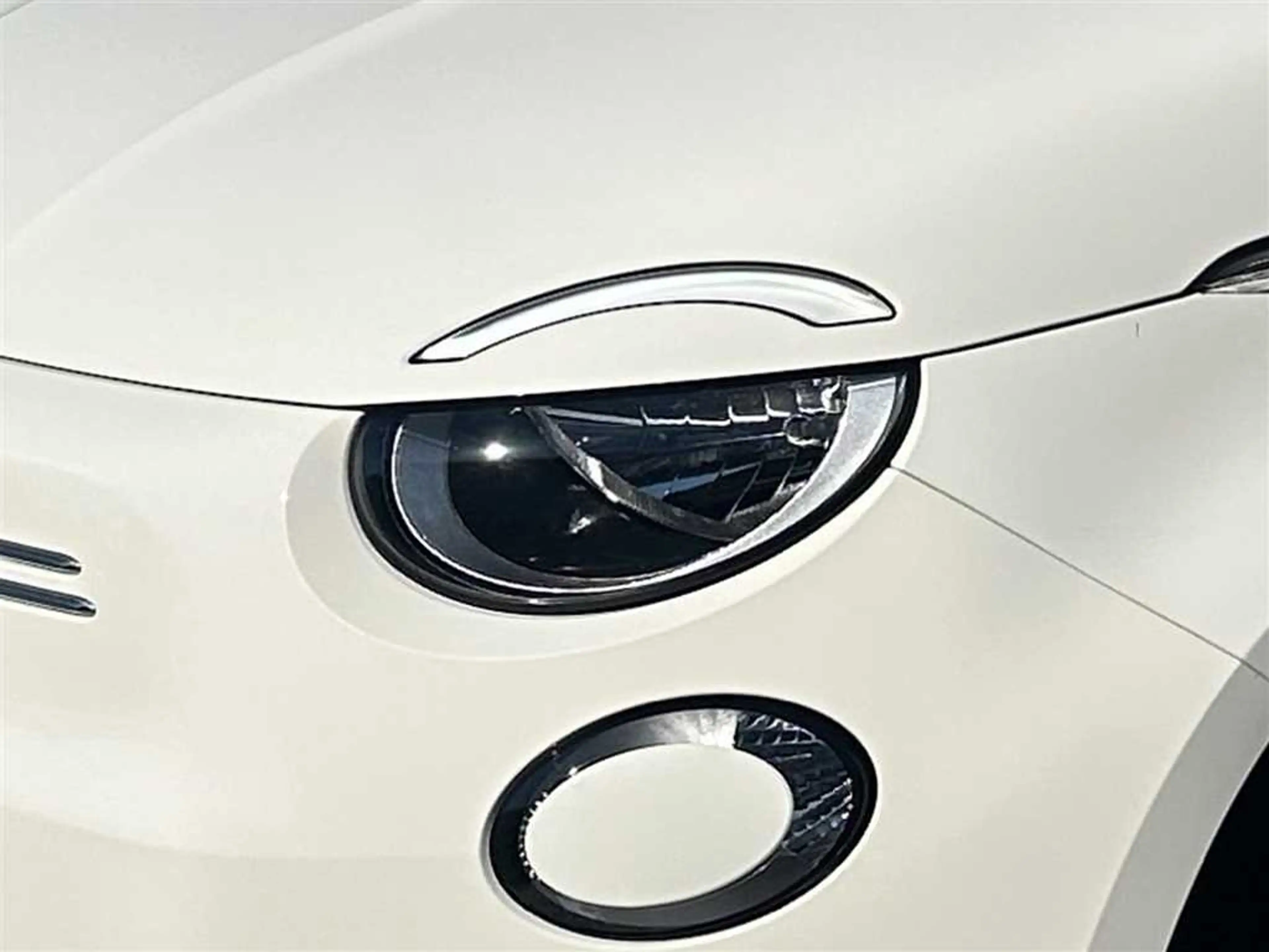 Fiat 500e Icon 42KW Navi Kamera PDC SHZ Carplay uvm. — photo 7
