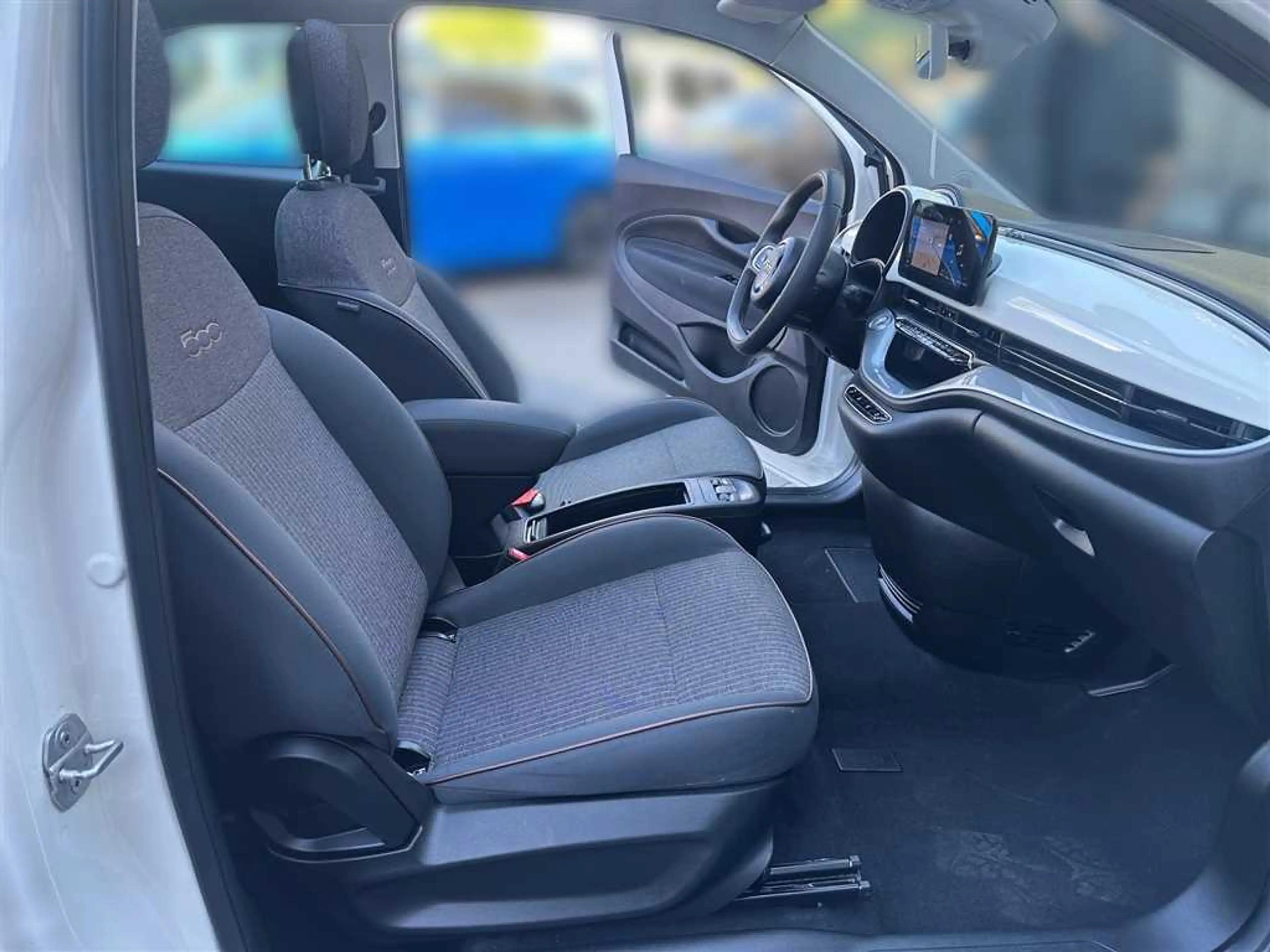 Fiat 500e Icon 42KW Navi Kamera PDC SHZ Carplay uvm. — photo 15