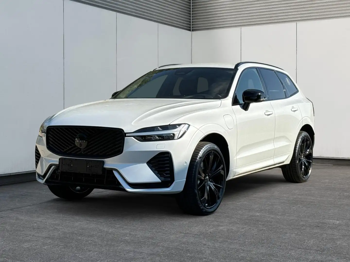 Volvo XC60 Plus Black Edition T6 AWD AHK+360°KAMERA+EL.HEC... Weiß - 1