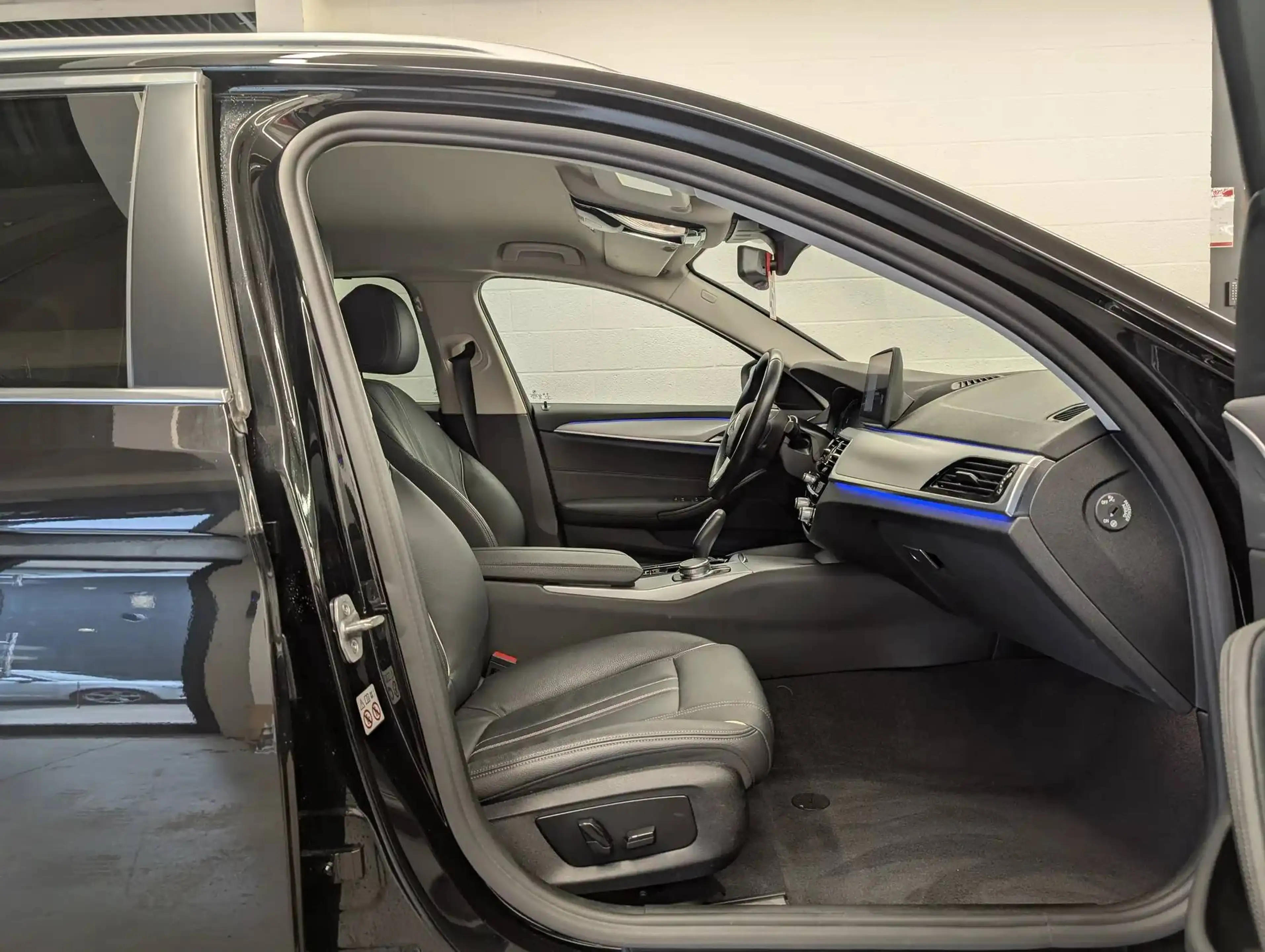 BMW 518 dA Touring *CUIR-NAVI-CAMERA-DIGITAL COCKPIT* — photo 5