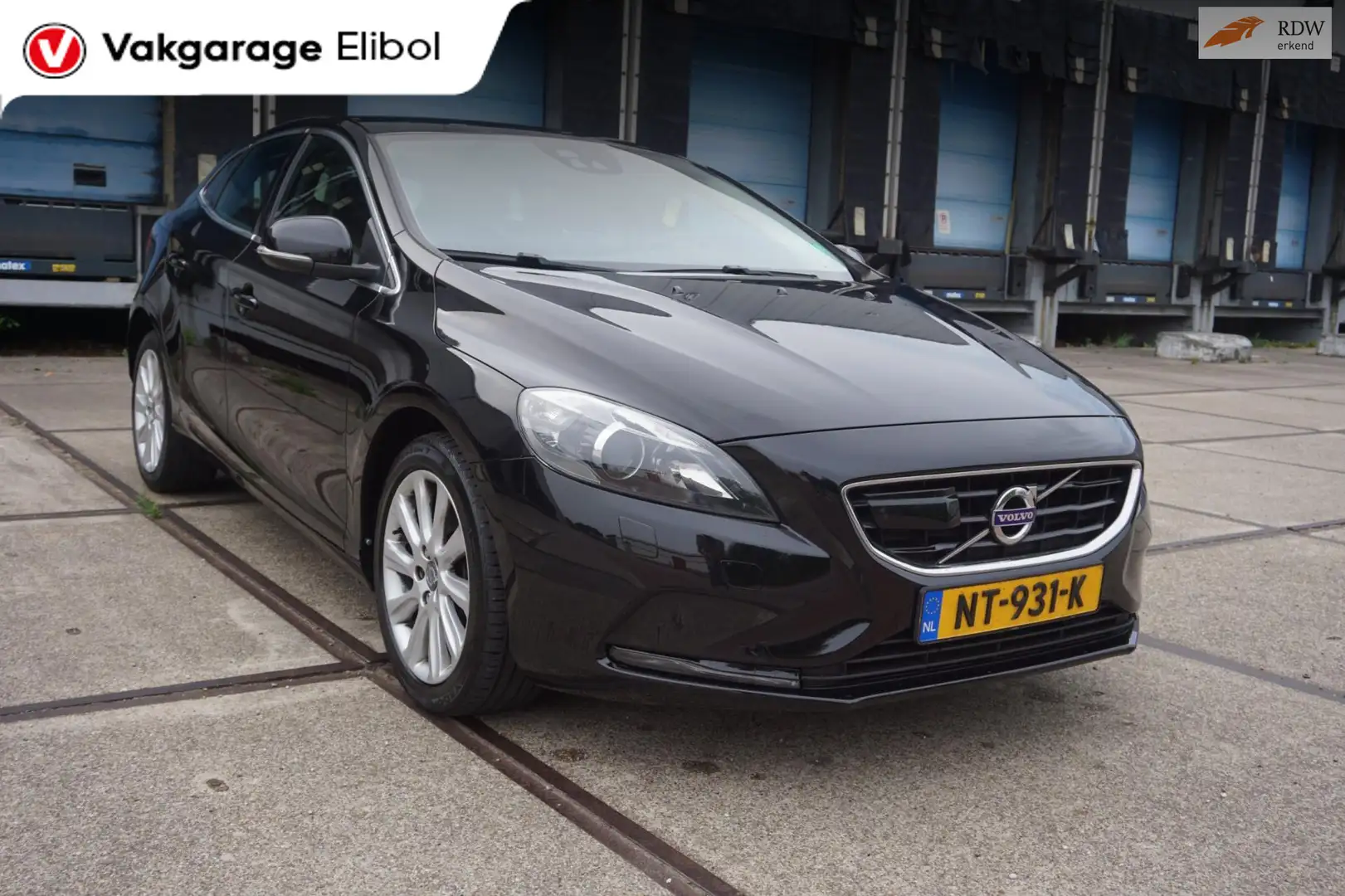 Volvo V40 Cross Country 2.0 D3 Summum Schwarz - 1