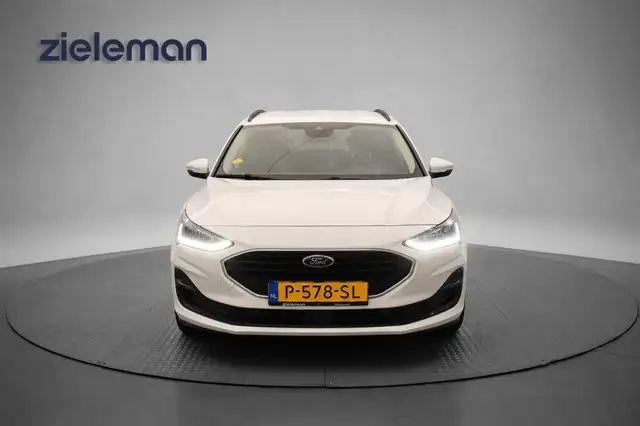 Ford Focus view 15