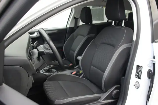 Ford Focus view 10