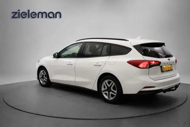 Ford Focus view 3