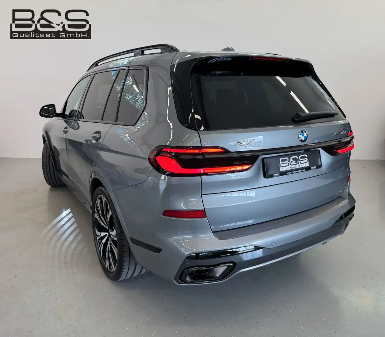BMW X7 xDrive 40d M Sport,23",AHK,SKYL,Aktivlenk,usw Grau - 2