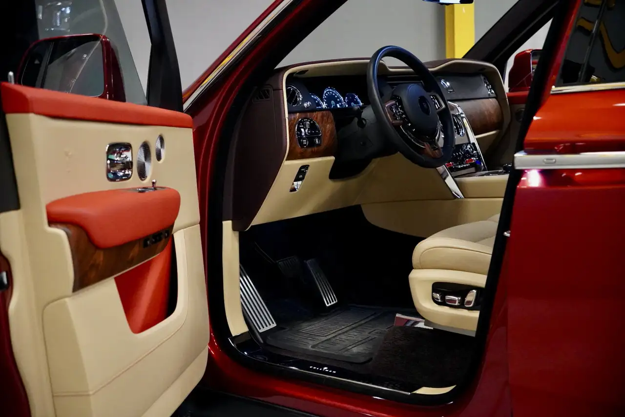 Rolls-Royce Cullinan снимка Rolls-Royce Cullinan