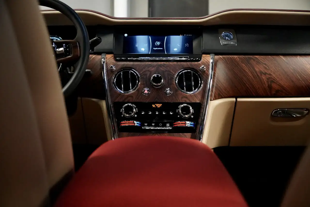Rolls-Royce Cullinan снимка Rolls-Royce Cullinan