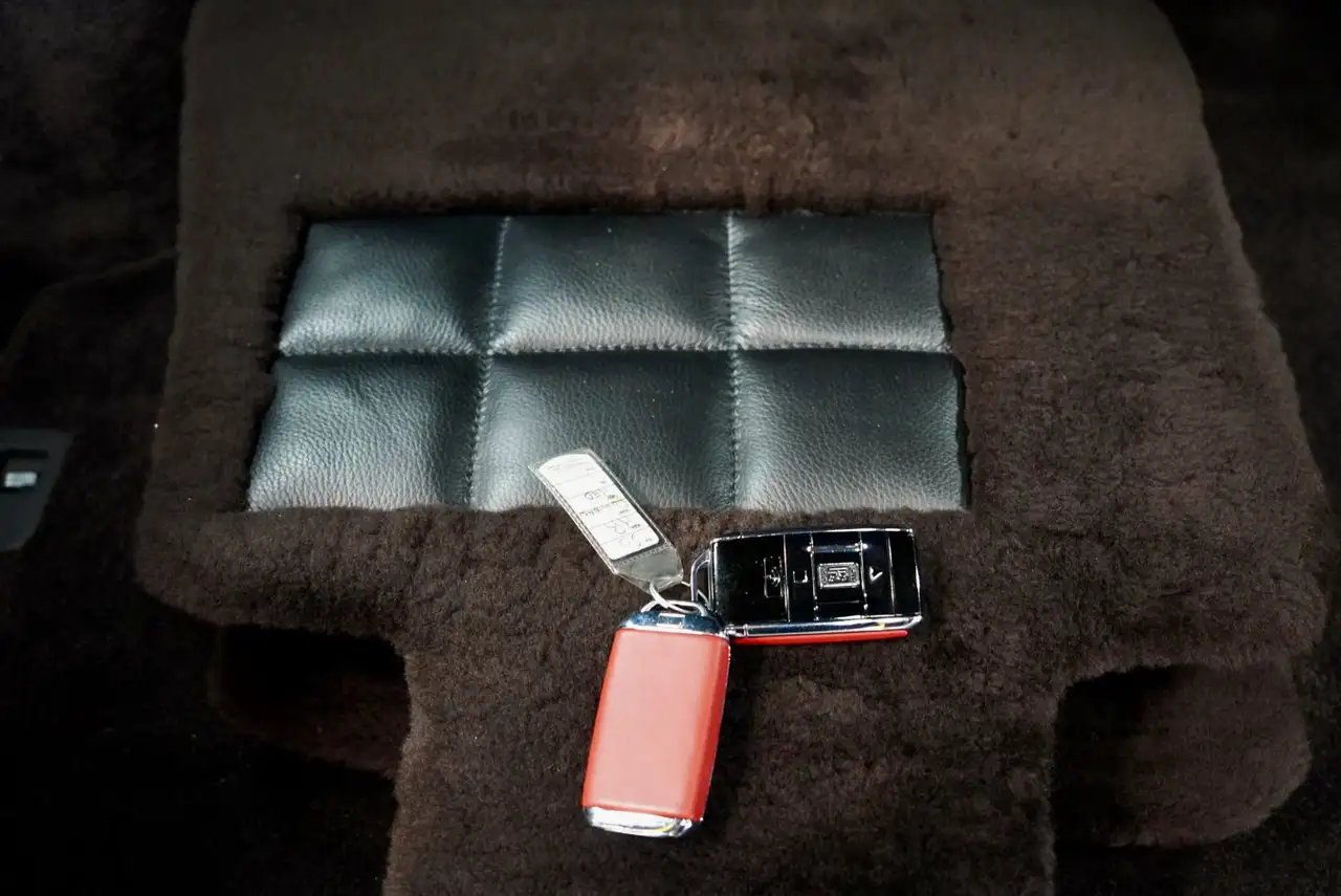 Rolls-Royce Cullinan снимка Rolls-Royce Cullinan