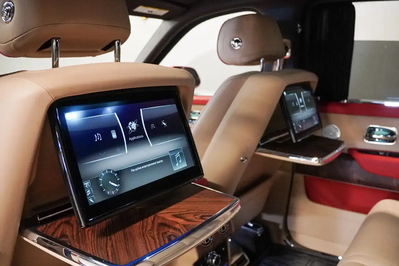 Rolls-Royce Cullinan снимка Rolls-Royce Cullinan