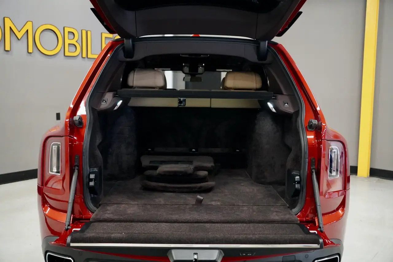 Rolls-Royce Cullinan снимка Rolls-Royce Cullinan